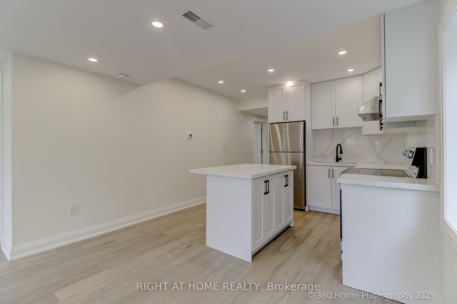 321 Tampa Drive Property Photo 6