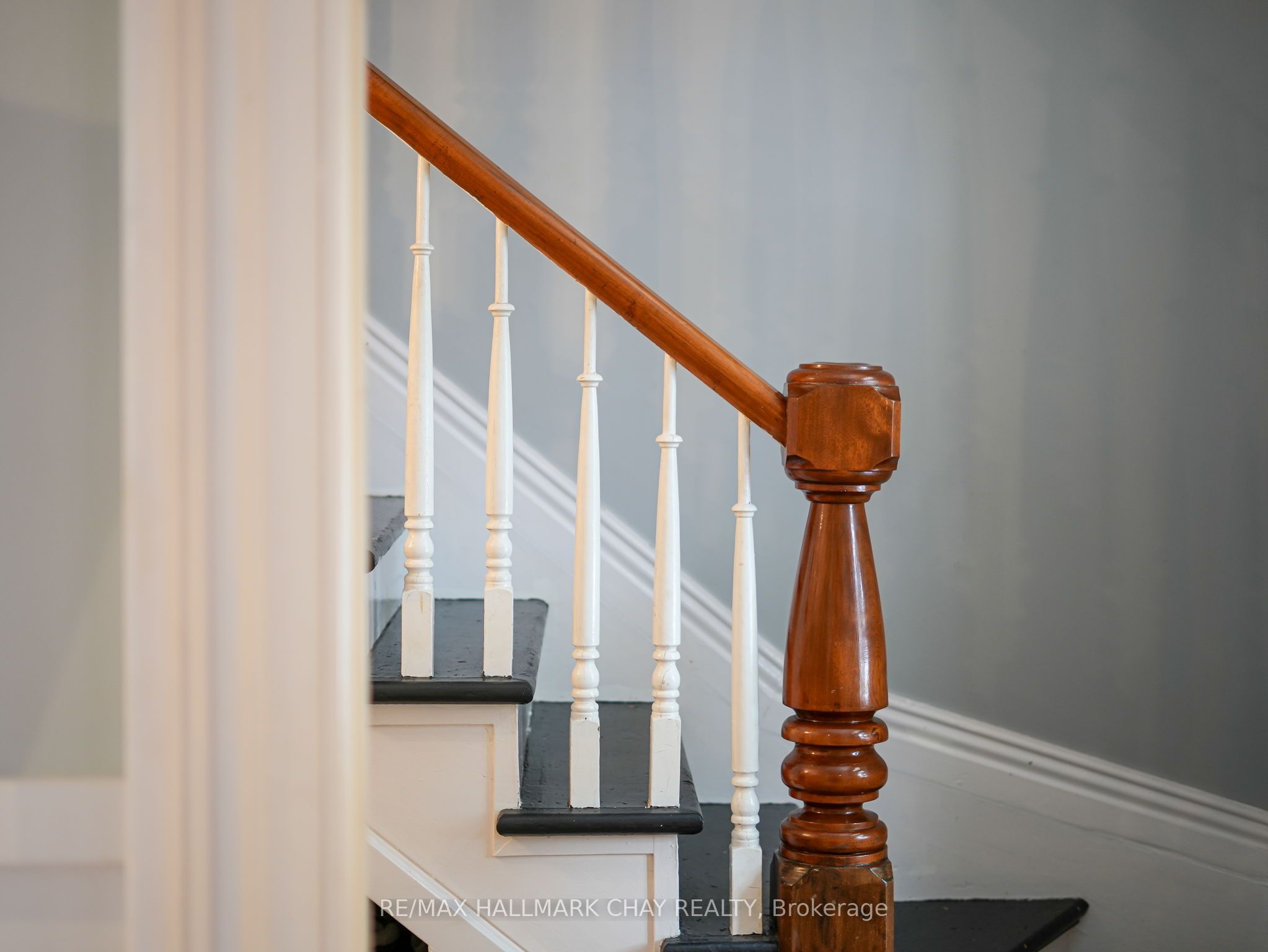 134 Victoria Street E Property Photo 6