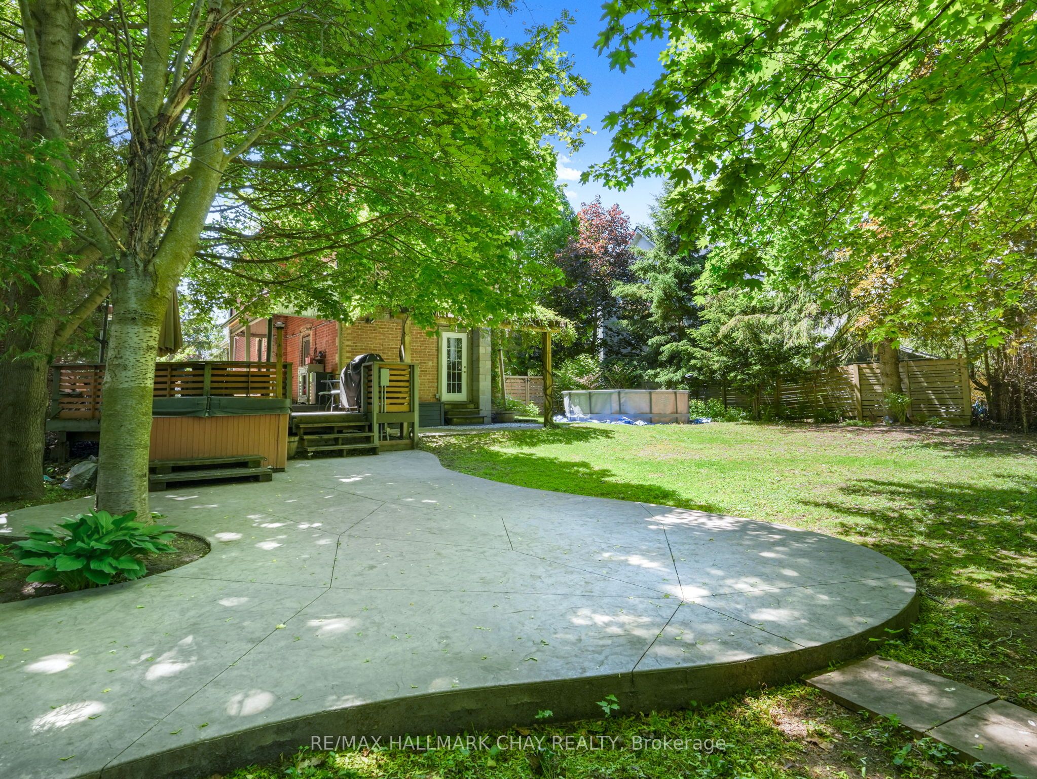 134 Victoria Street E Property Photo 45