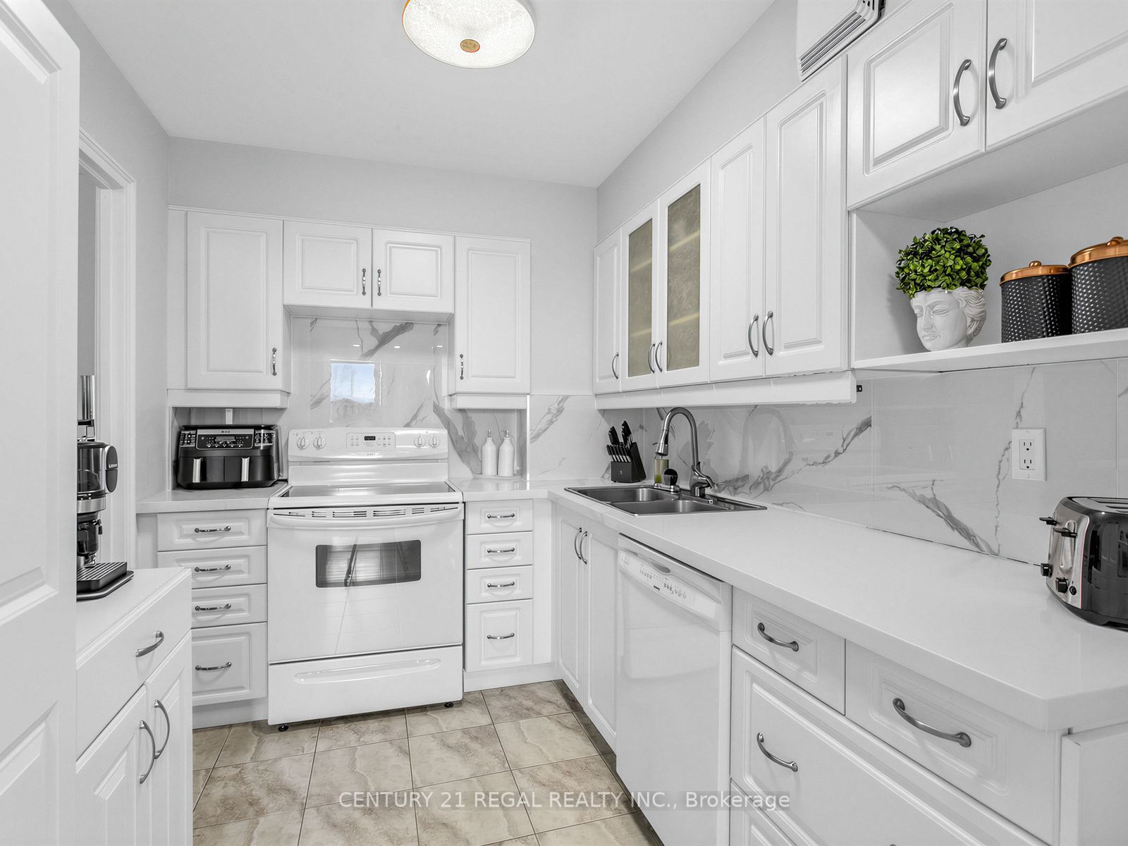 40 Baif Boulevard 803 Property Photo 13