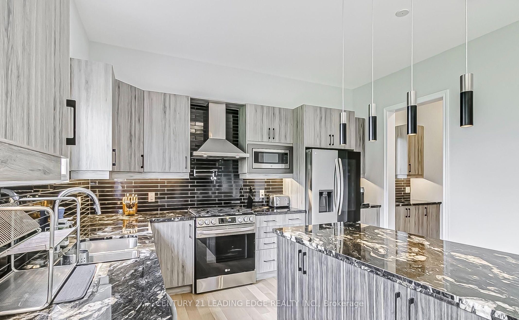 37 Woodhaven Avenue Property Photo 4