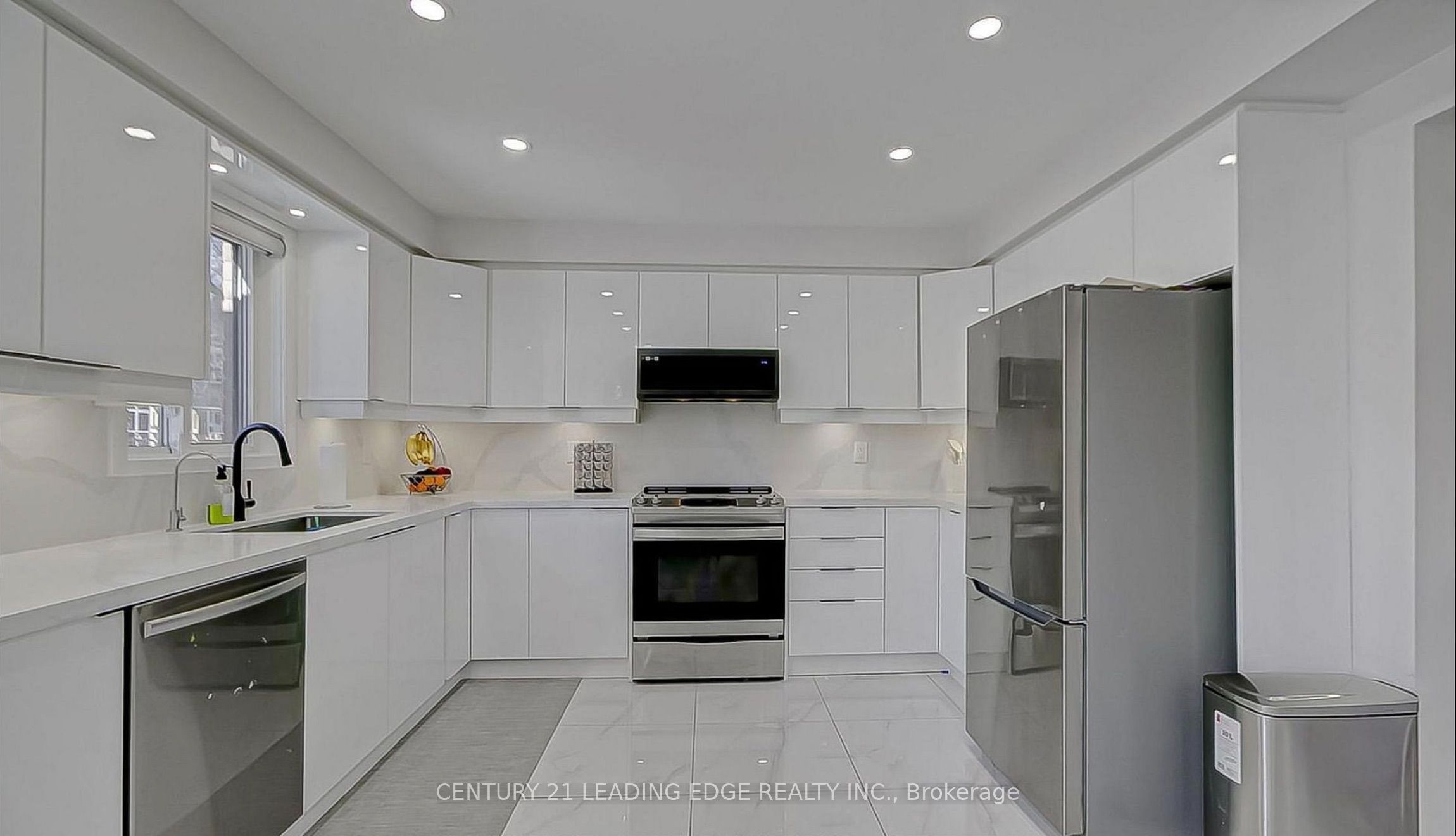 220 Olde Bayview Avenue Property Photo 1