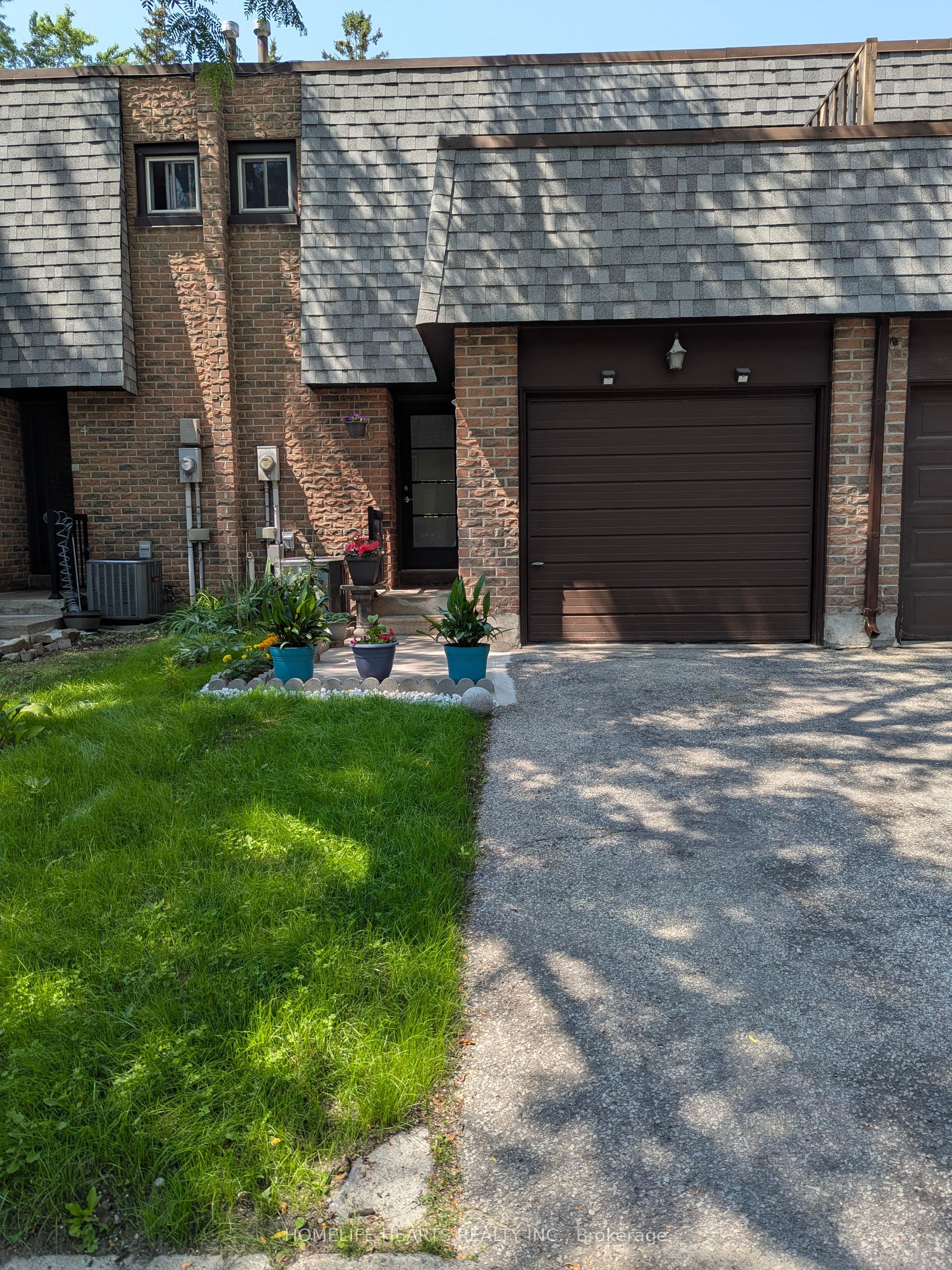 6 Woodglen Way Property Photo 1