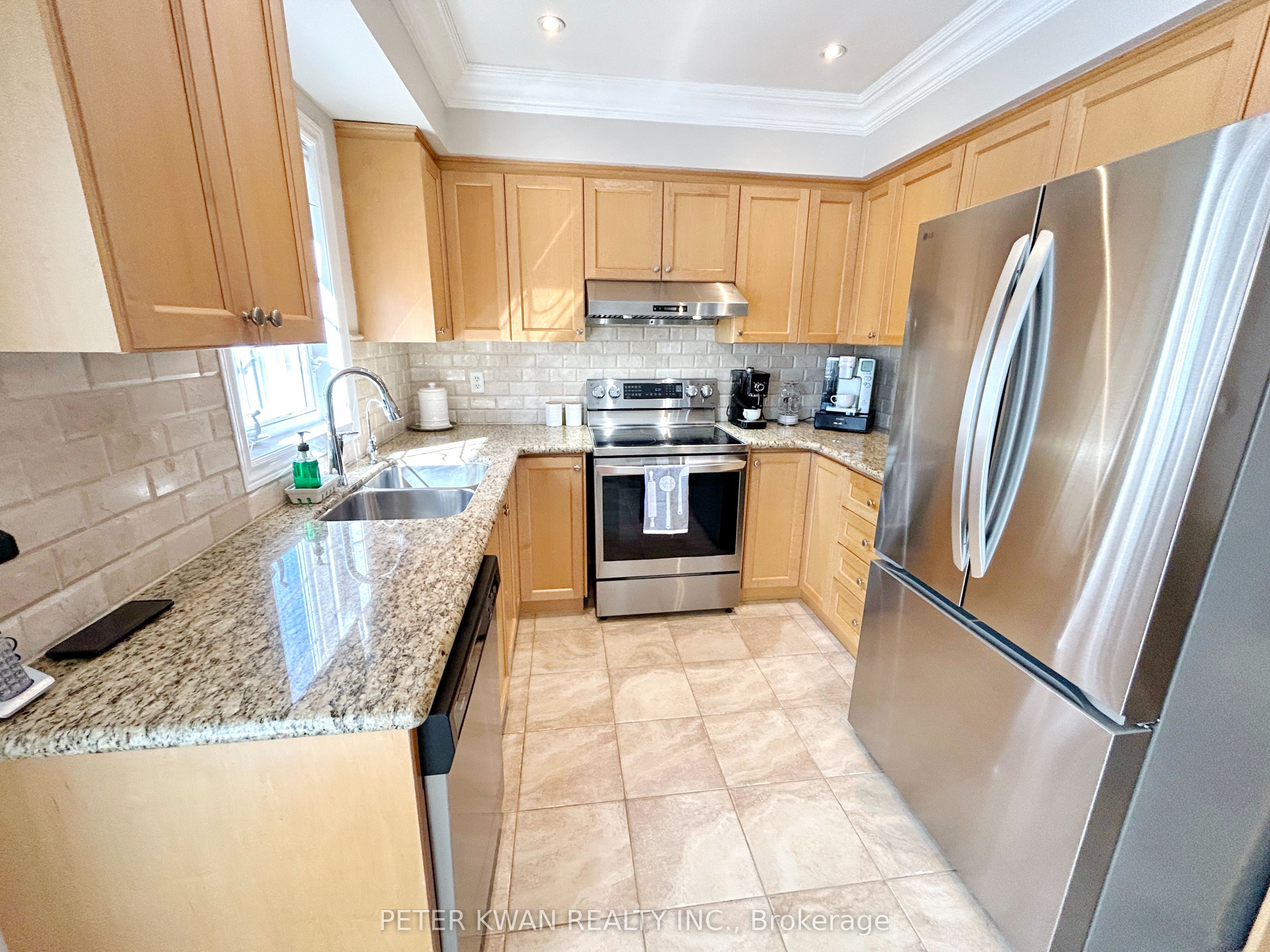 664 Society Crescent Property Photo 11