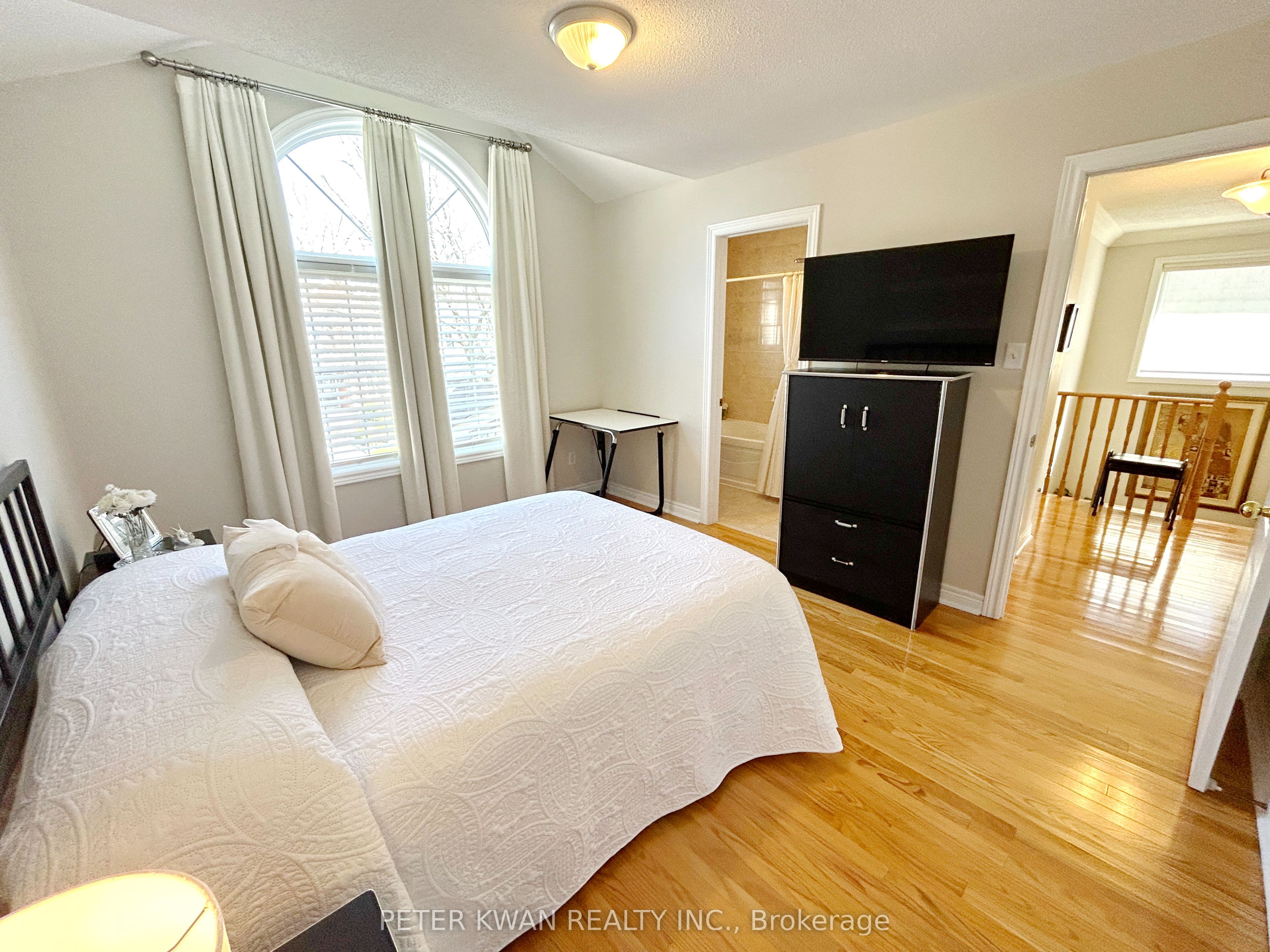 664 Society Crescent Property Photo 19