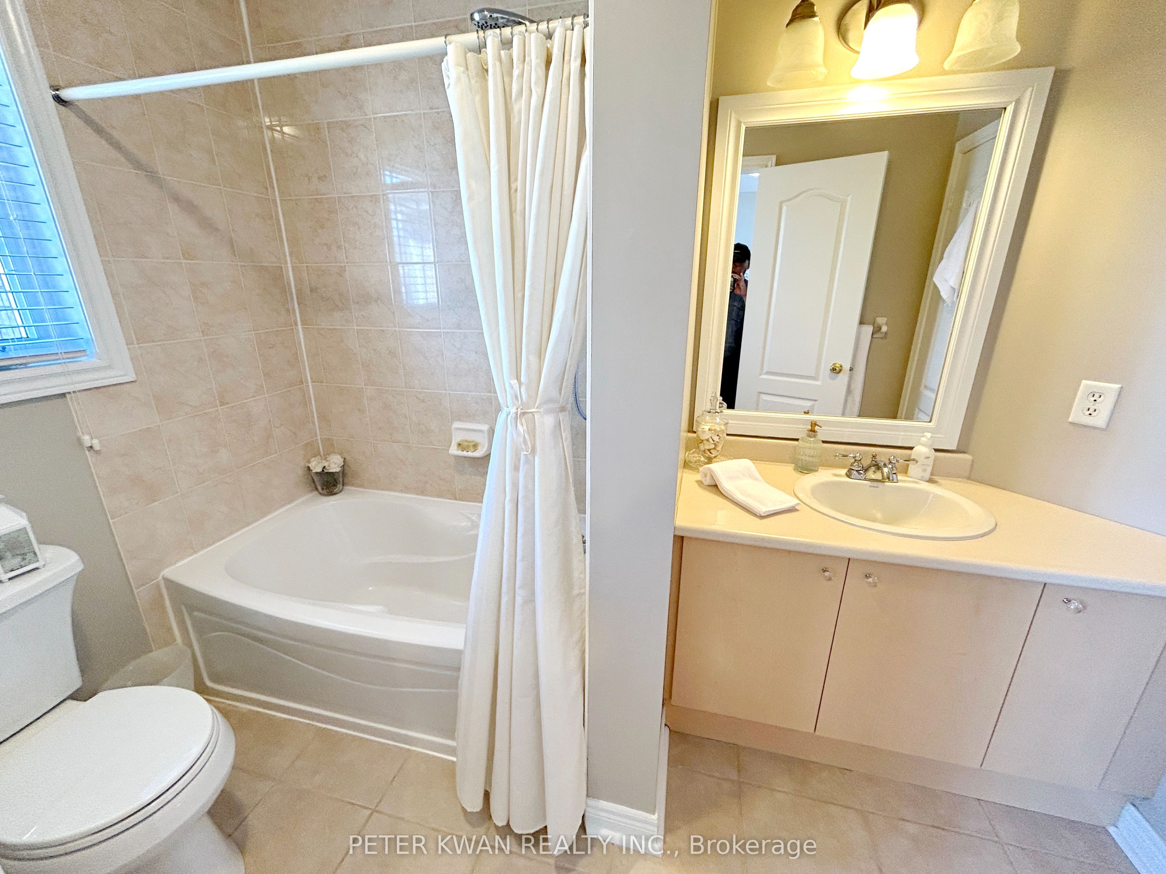 664 Society Crescent Property Photo 21