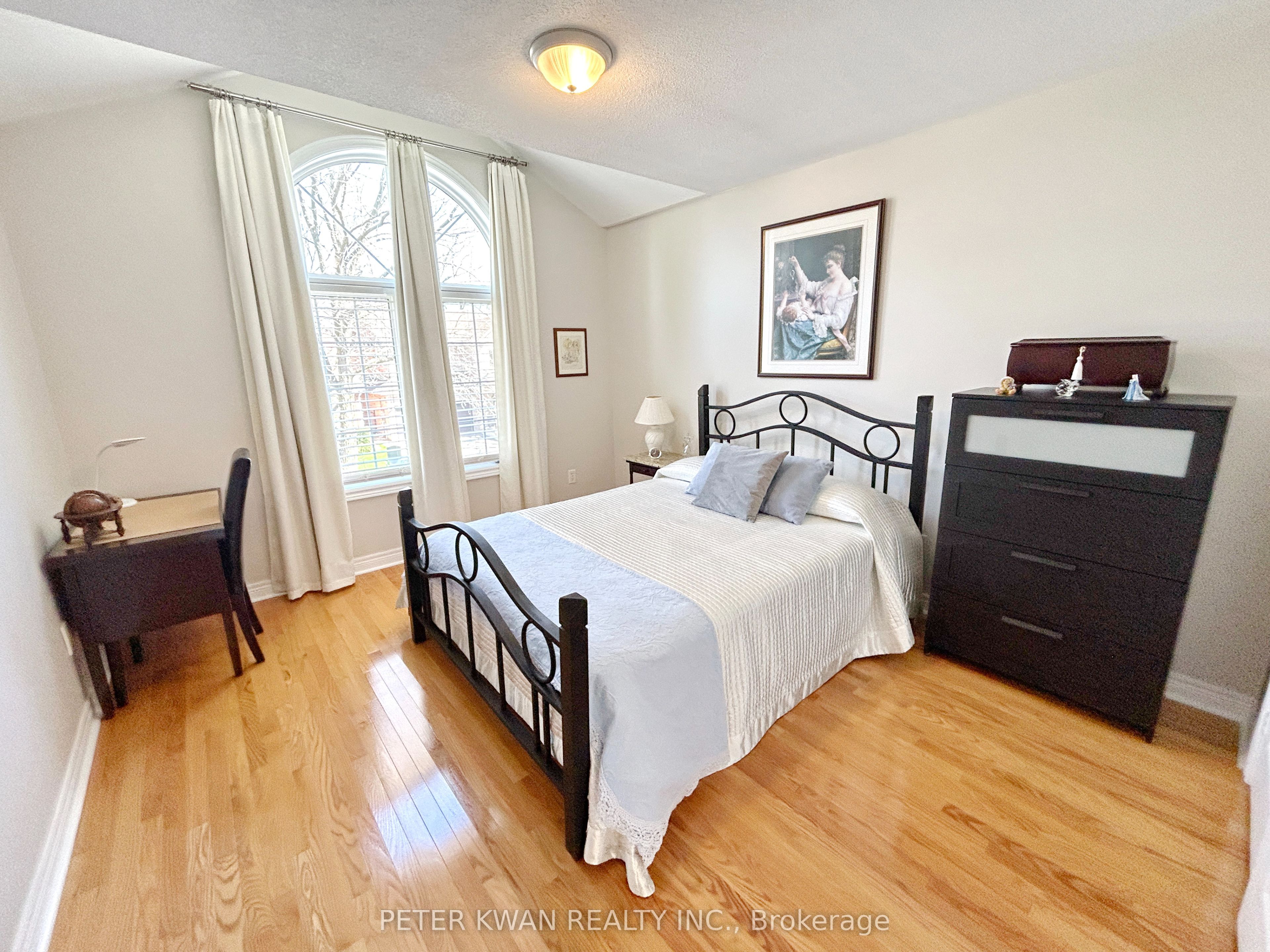 664 Society Crescent Property Photo 22
