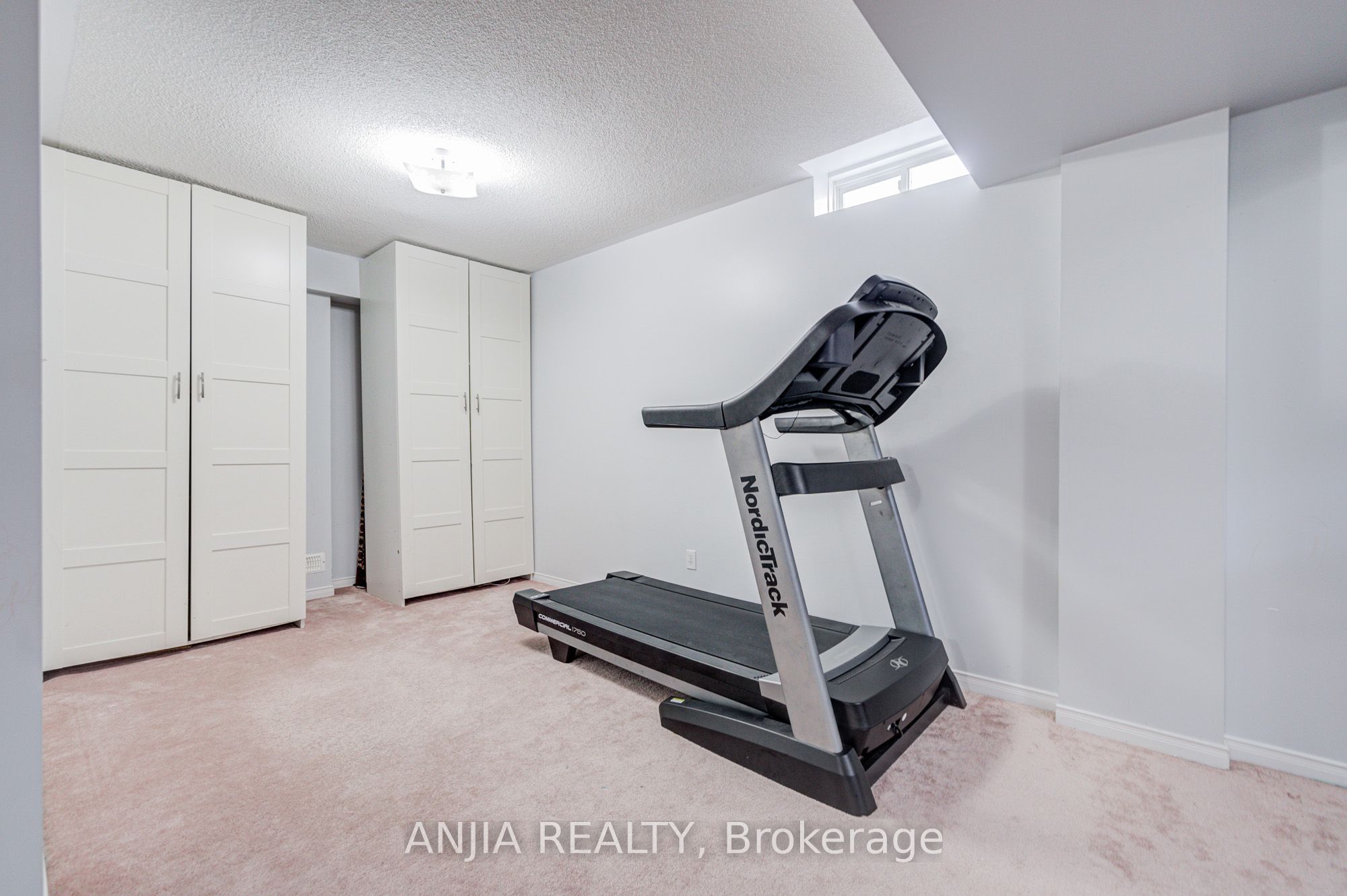 2 Horn Street Property Photo 49