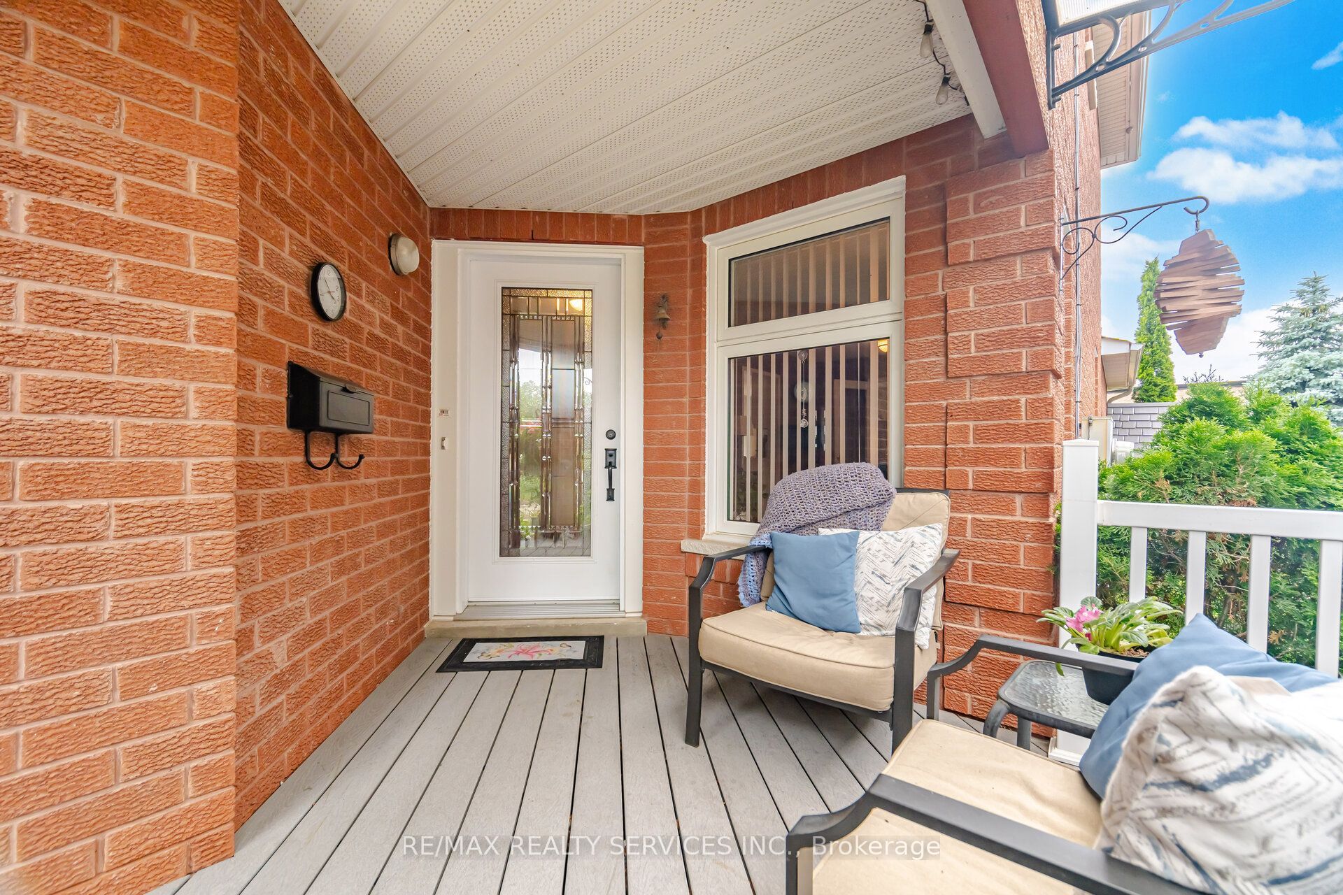 30 Henderson Crescent Property Photo 3