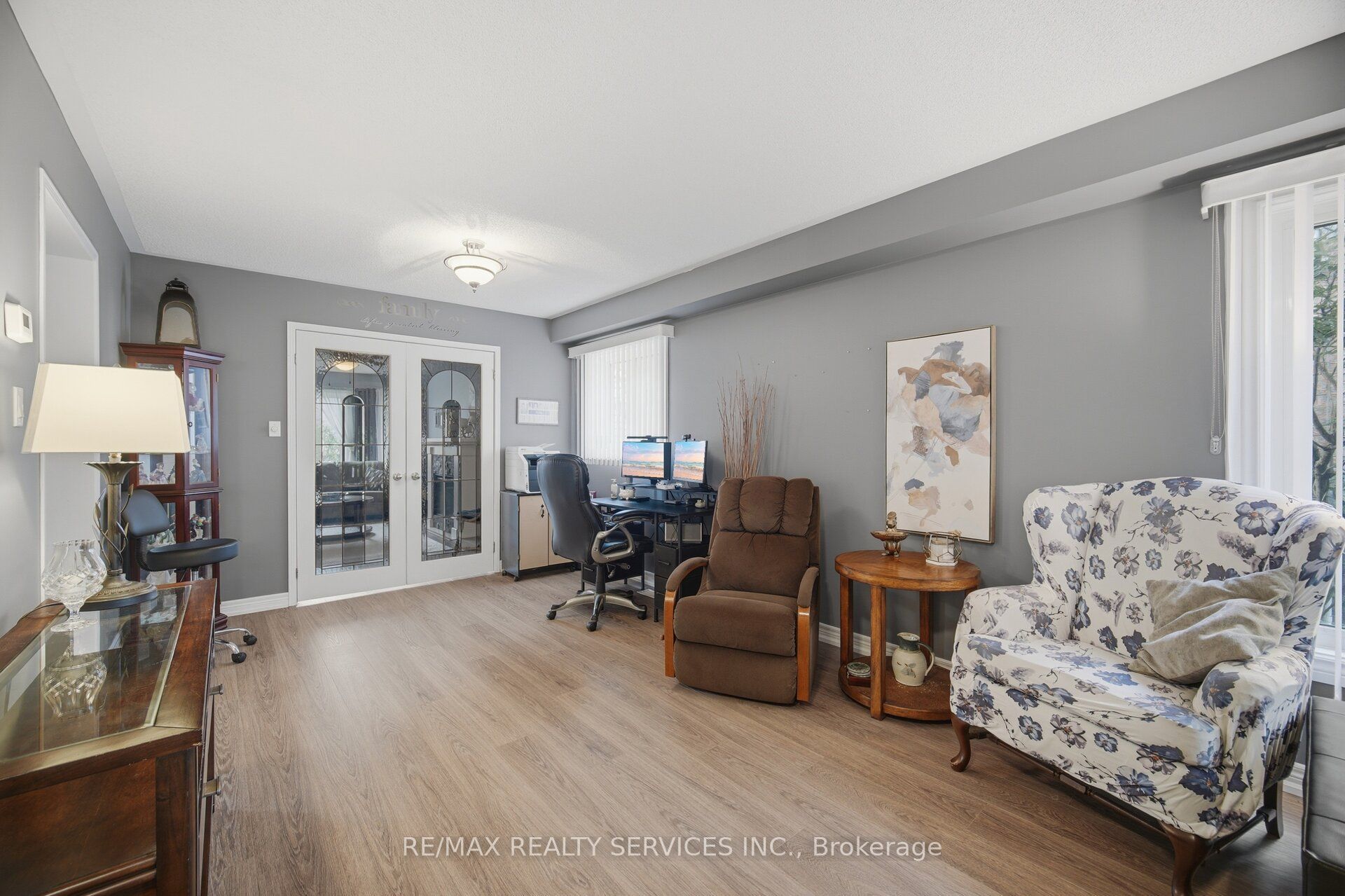 30 Henderson Crescent Property Photo 5