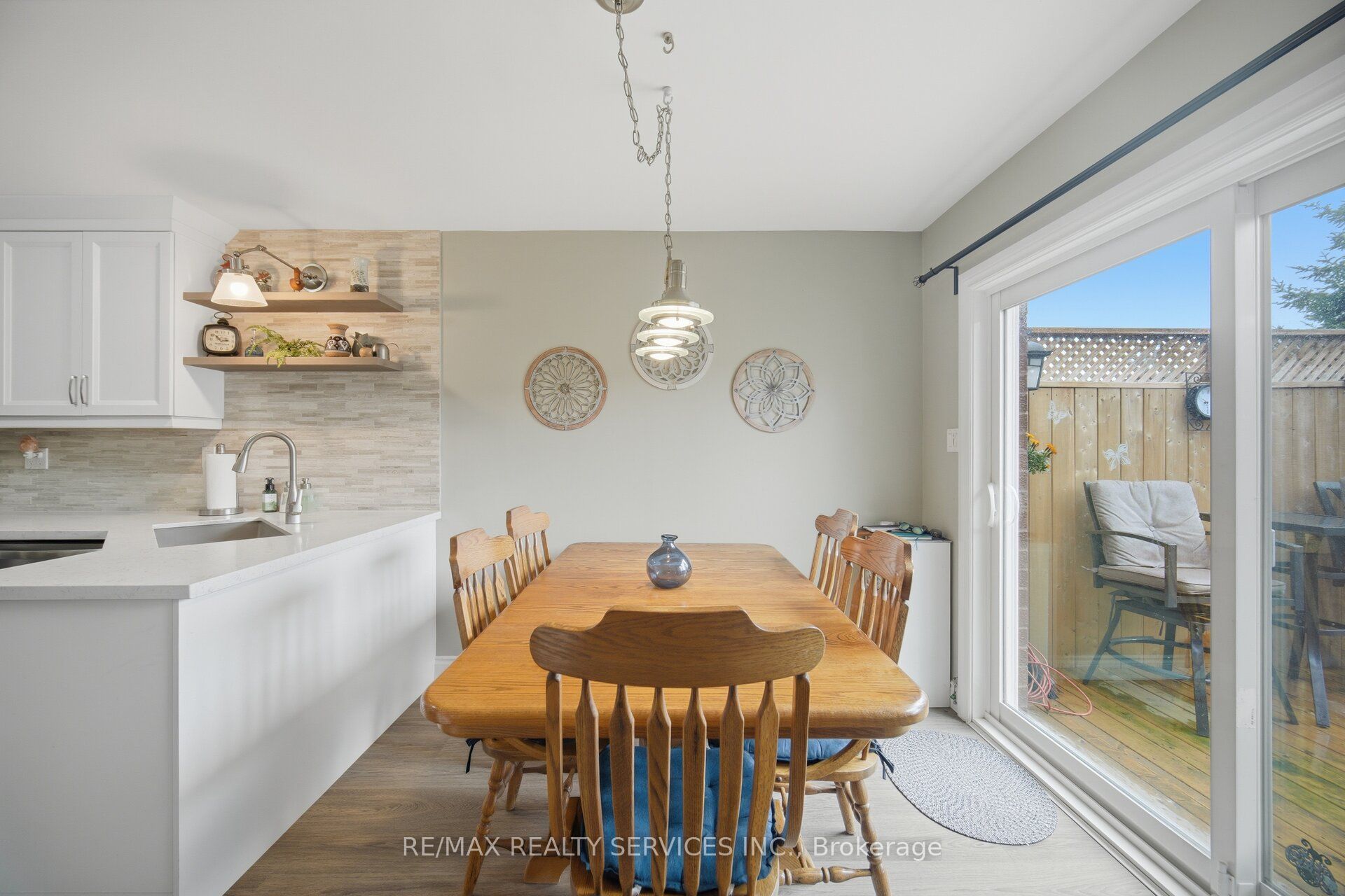 30 Henderson Crescent Property Photo 9