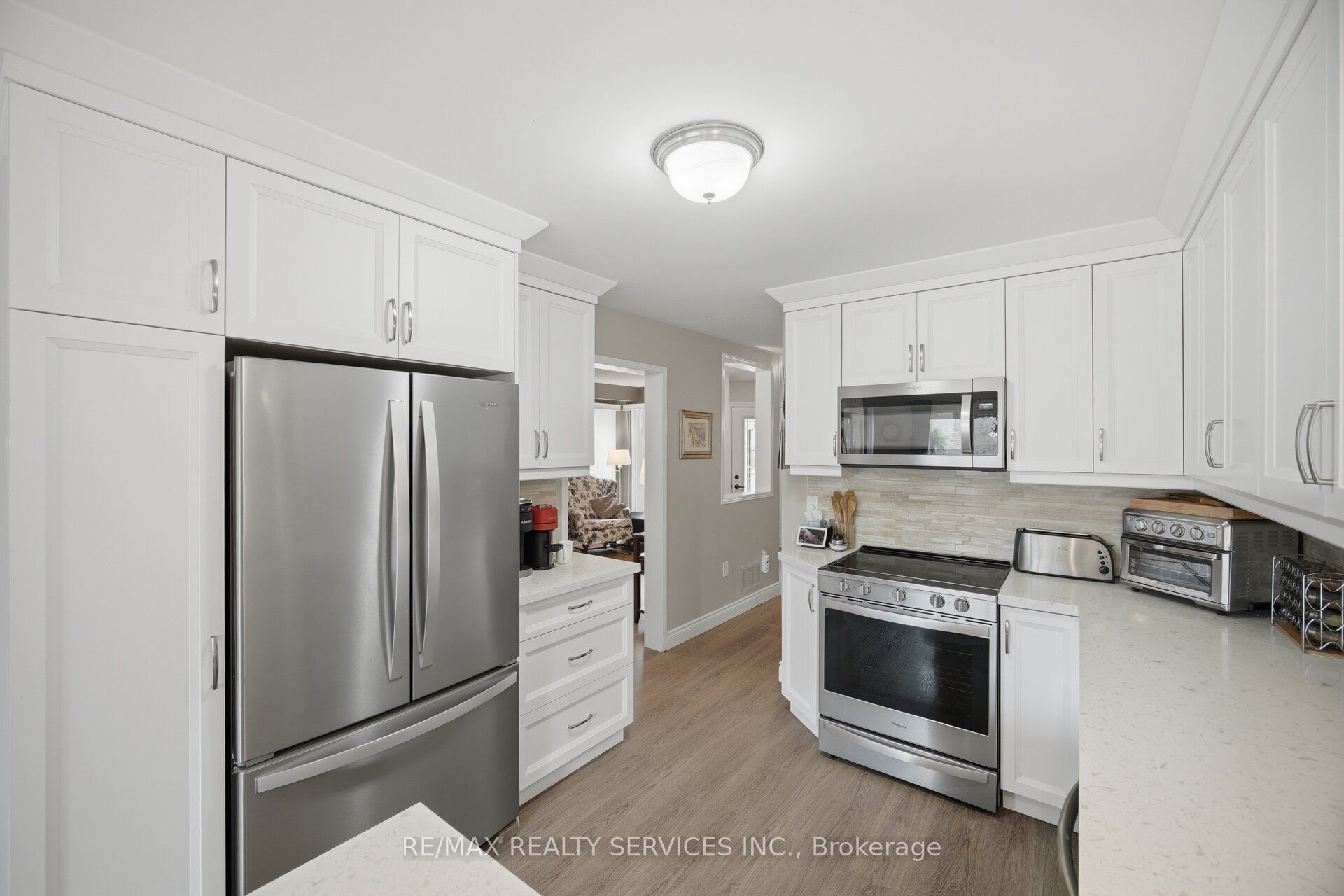 30 Henderson Crescent Property Photo 12