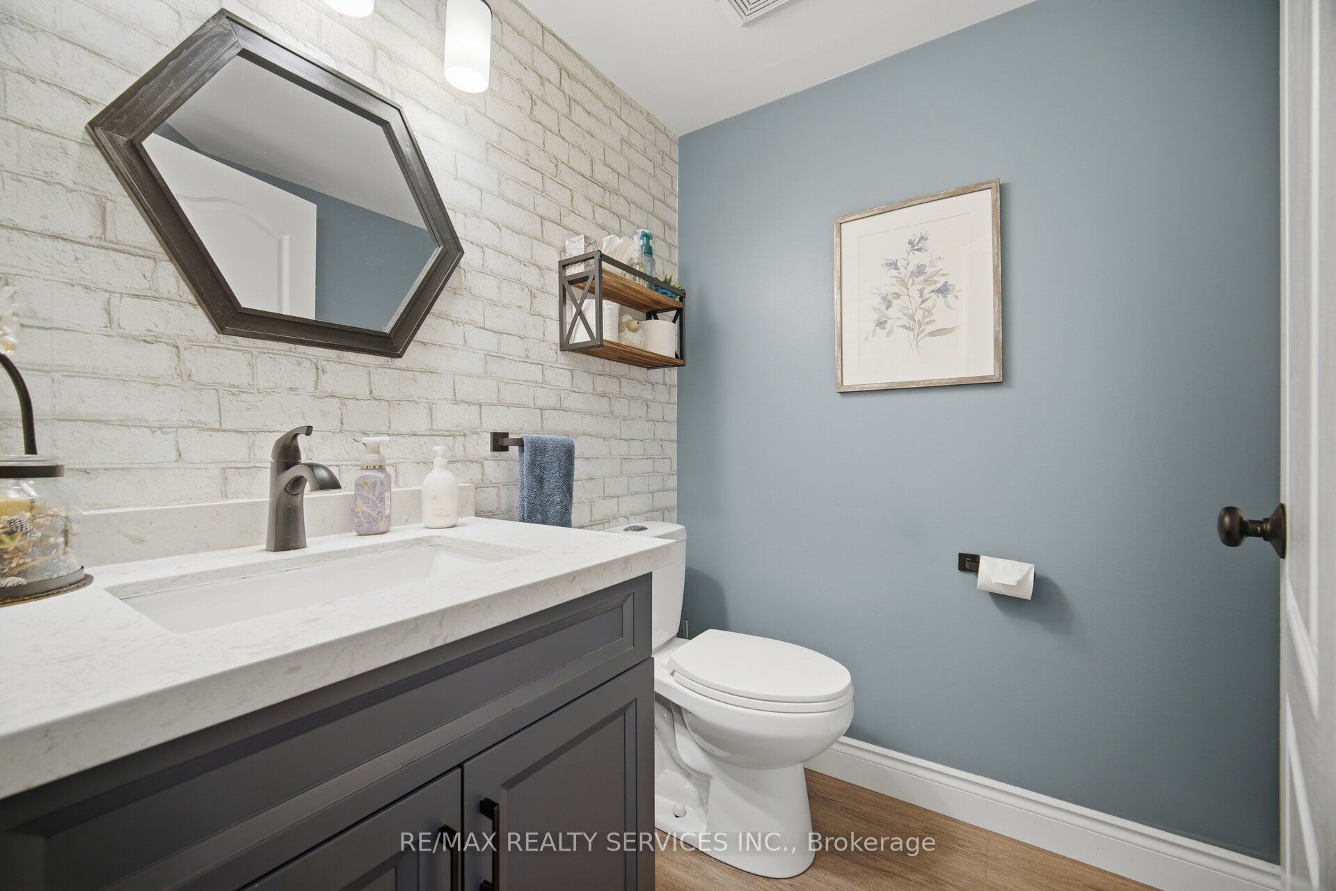 30 Henderson Crescent Property Photo 13