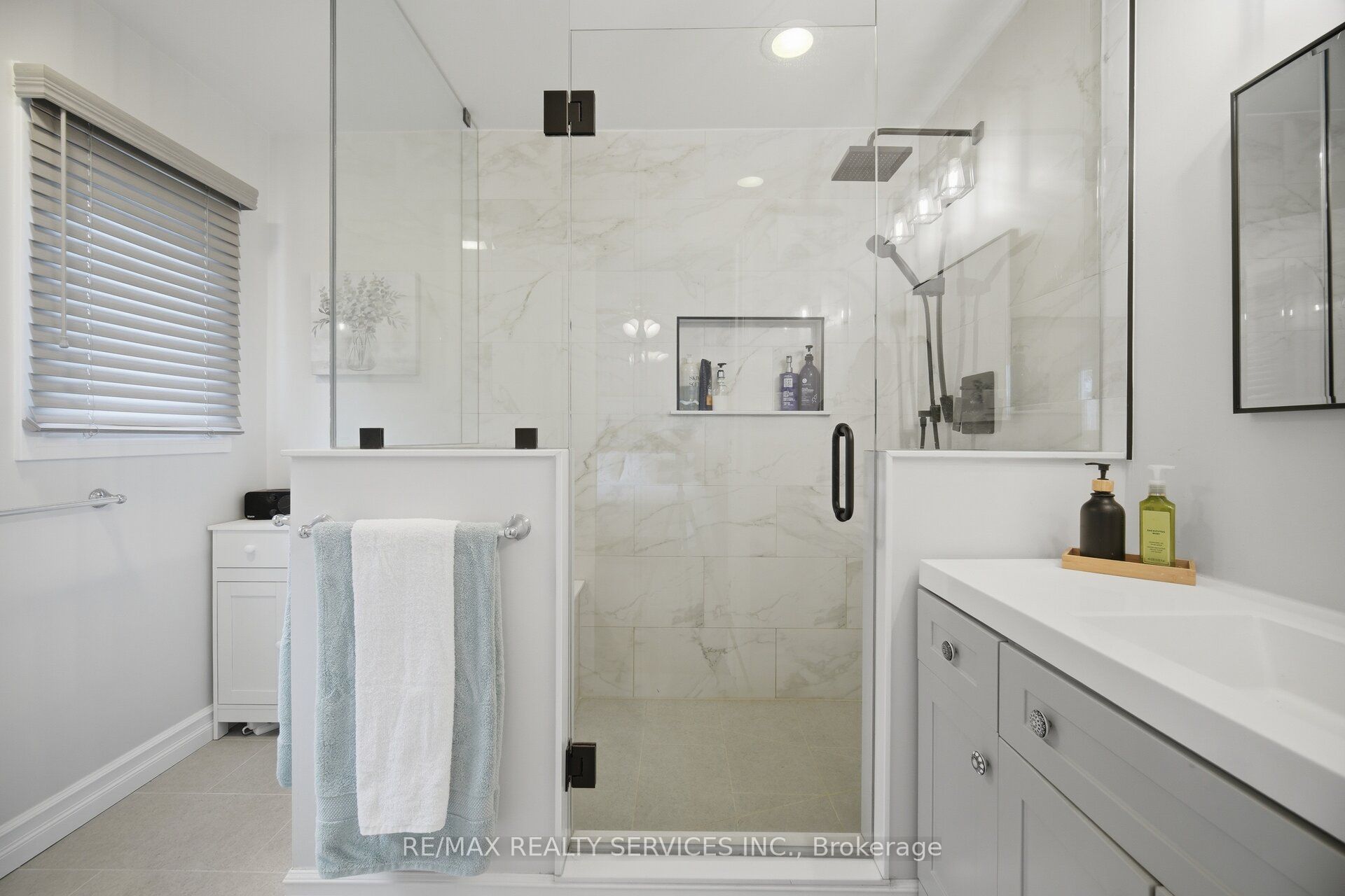 30 Henderson Crescent Property Photo 16