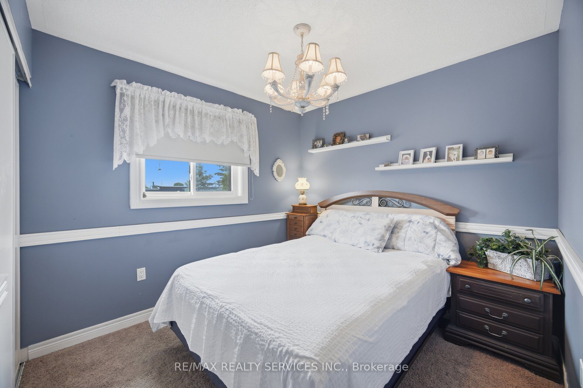 30 Henderson Crescent Property Photo 17