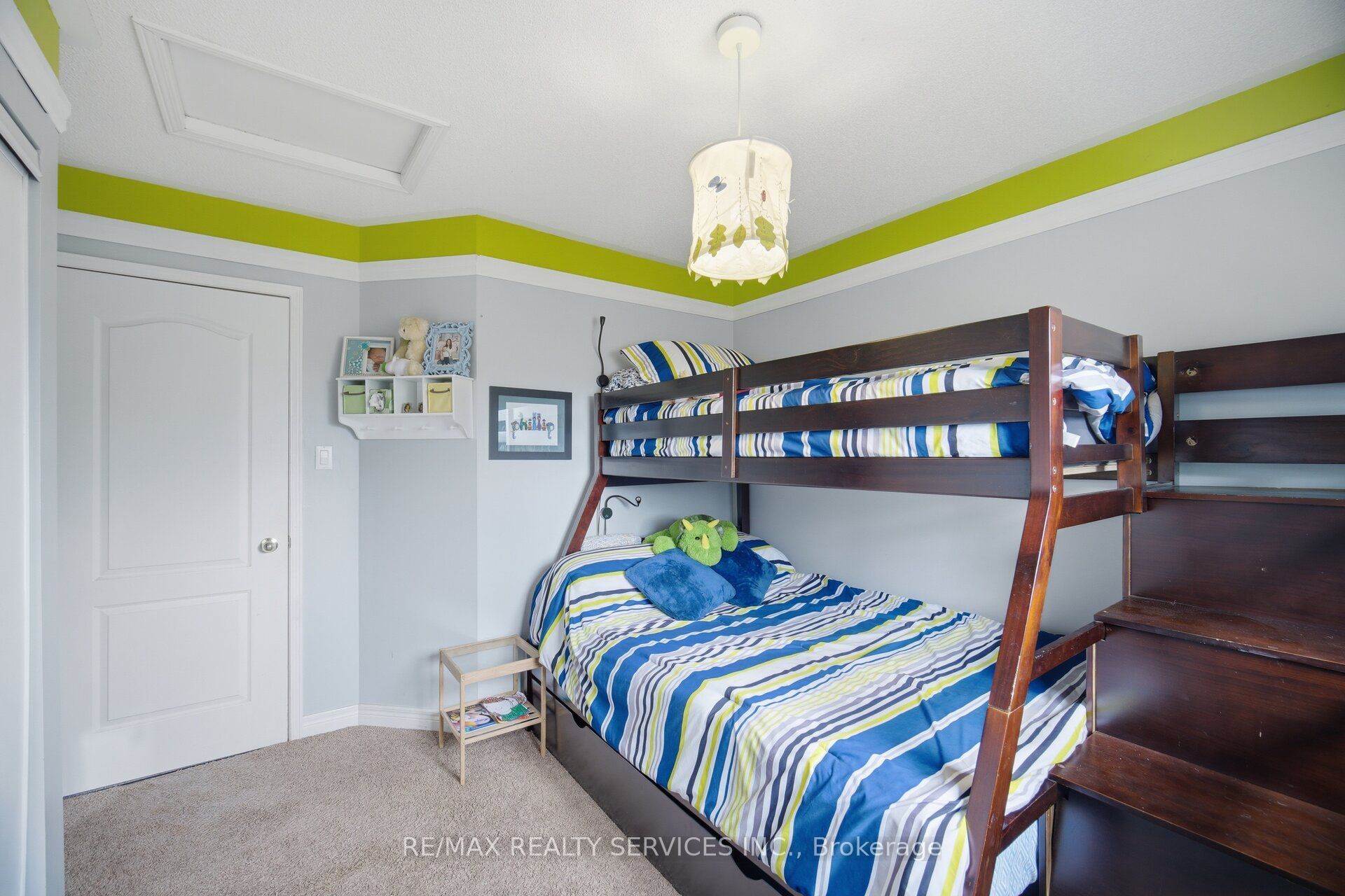 30 Henderson Crescent Property Photo 18
