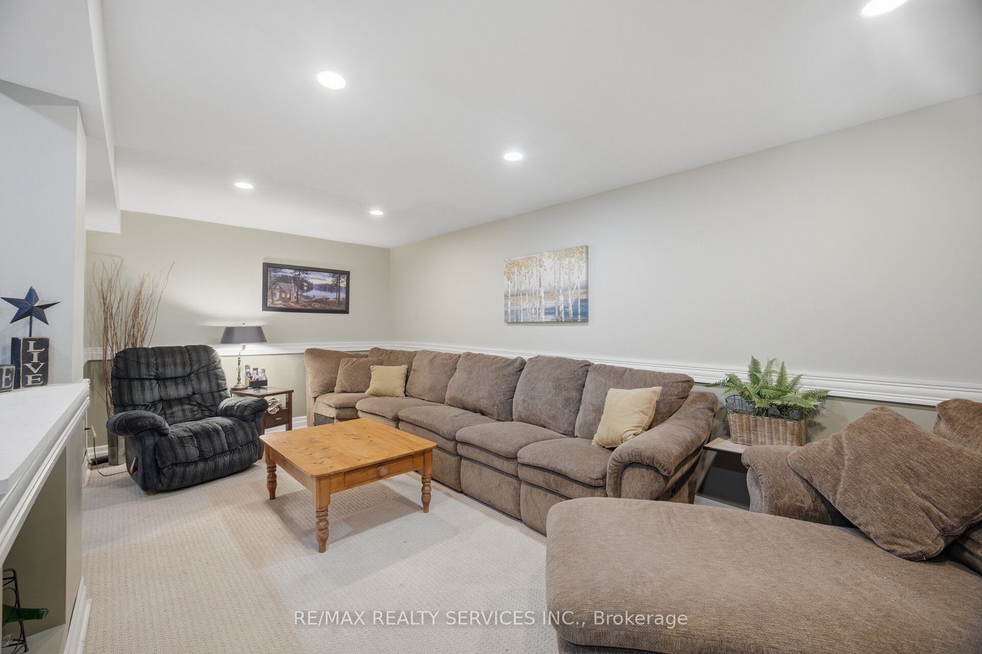 30 Henderson Crescent Property Photo 19