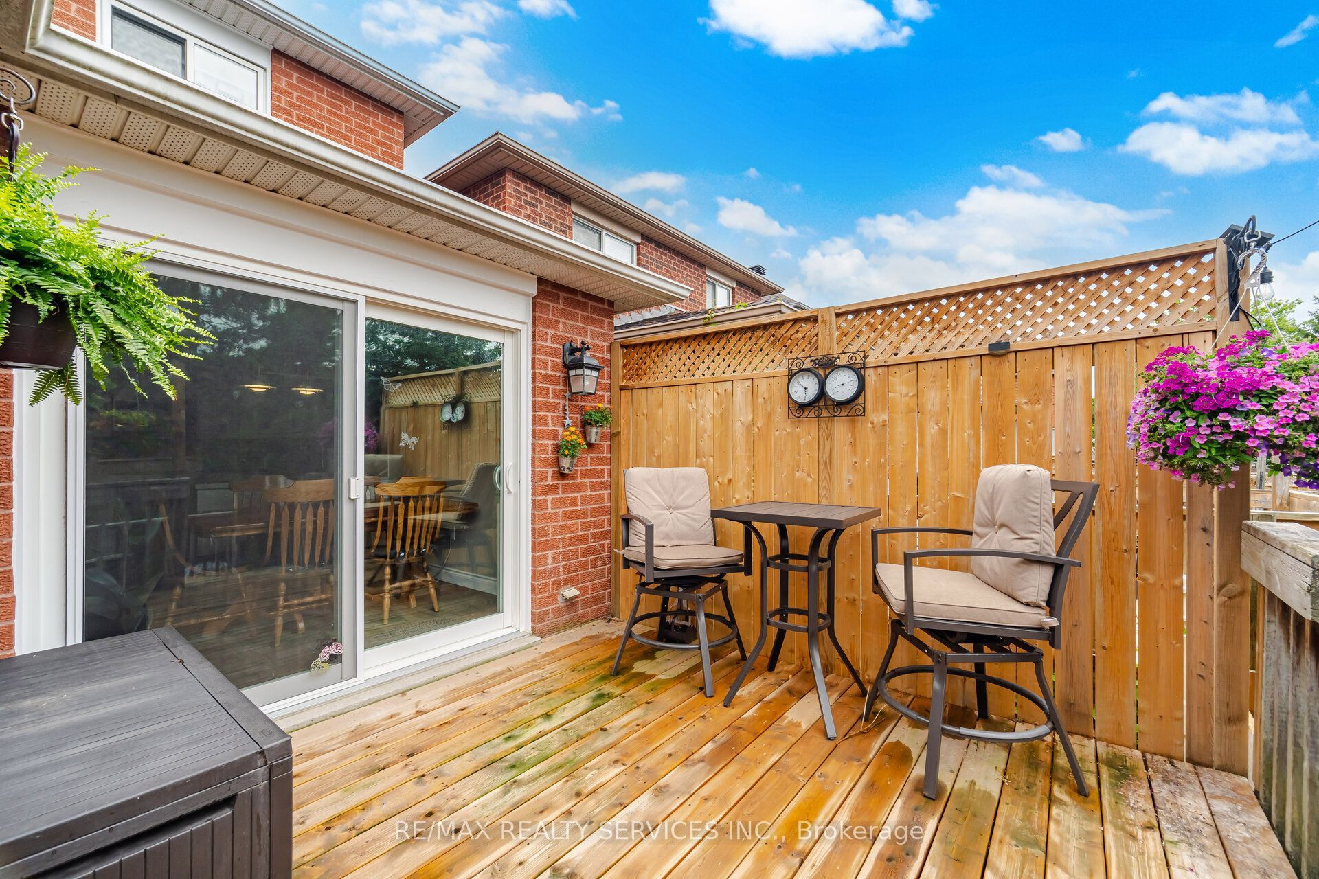 30 Henderson Crescent Property Photo 22