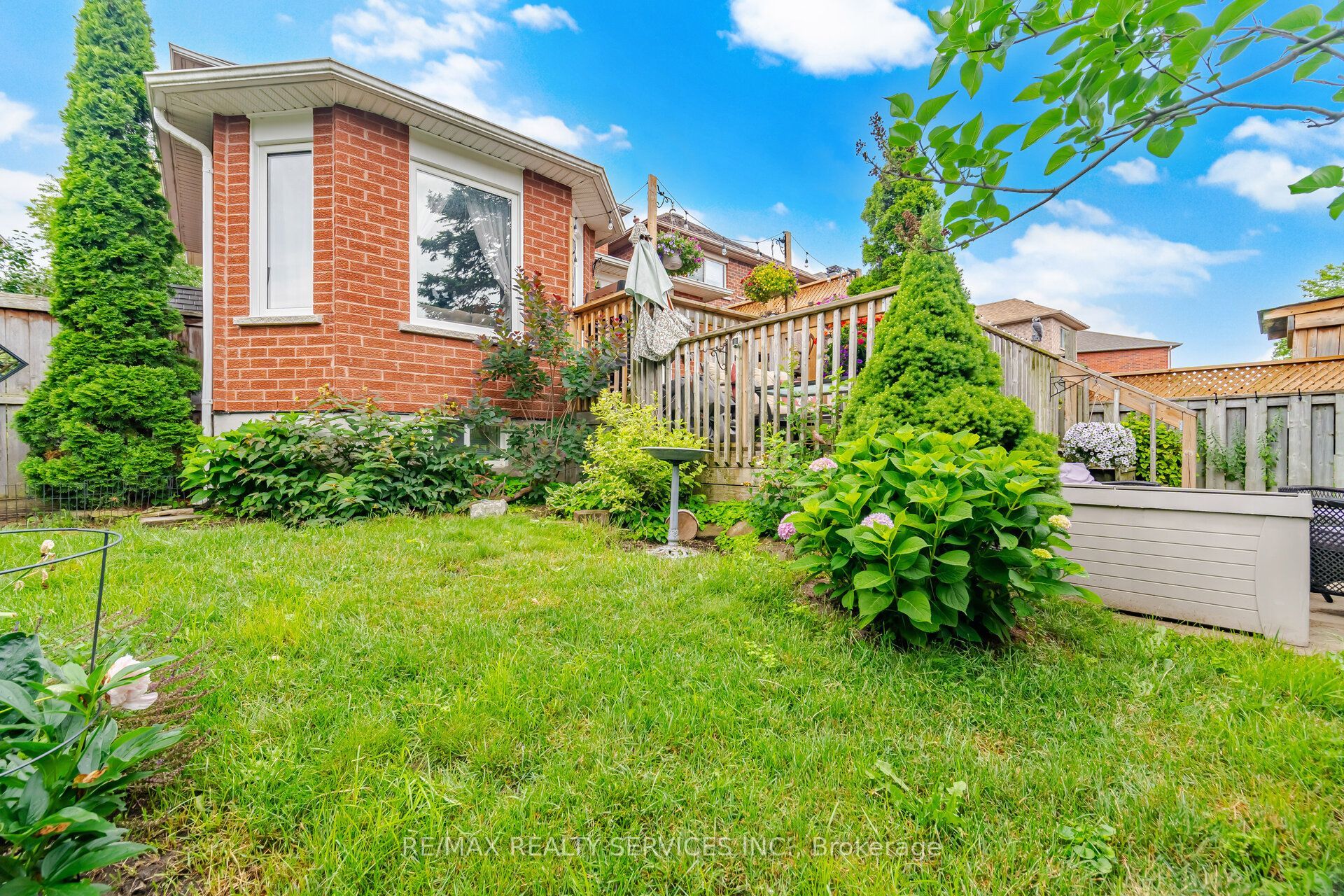 30 Henderson Crescent Property Photo 25