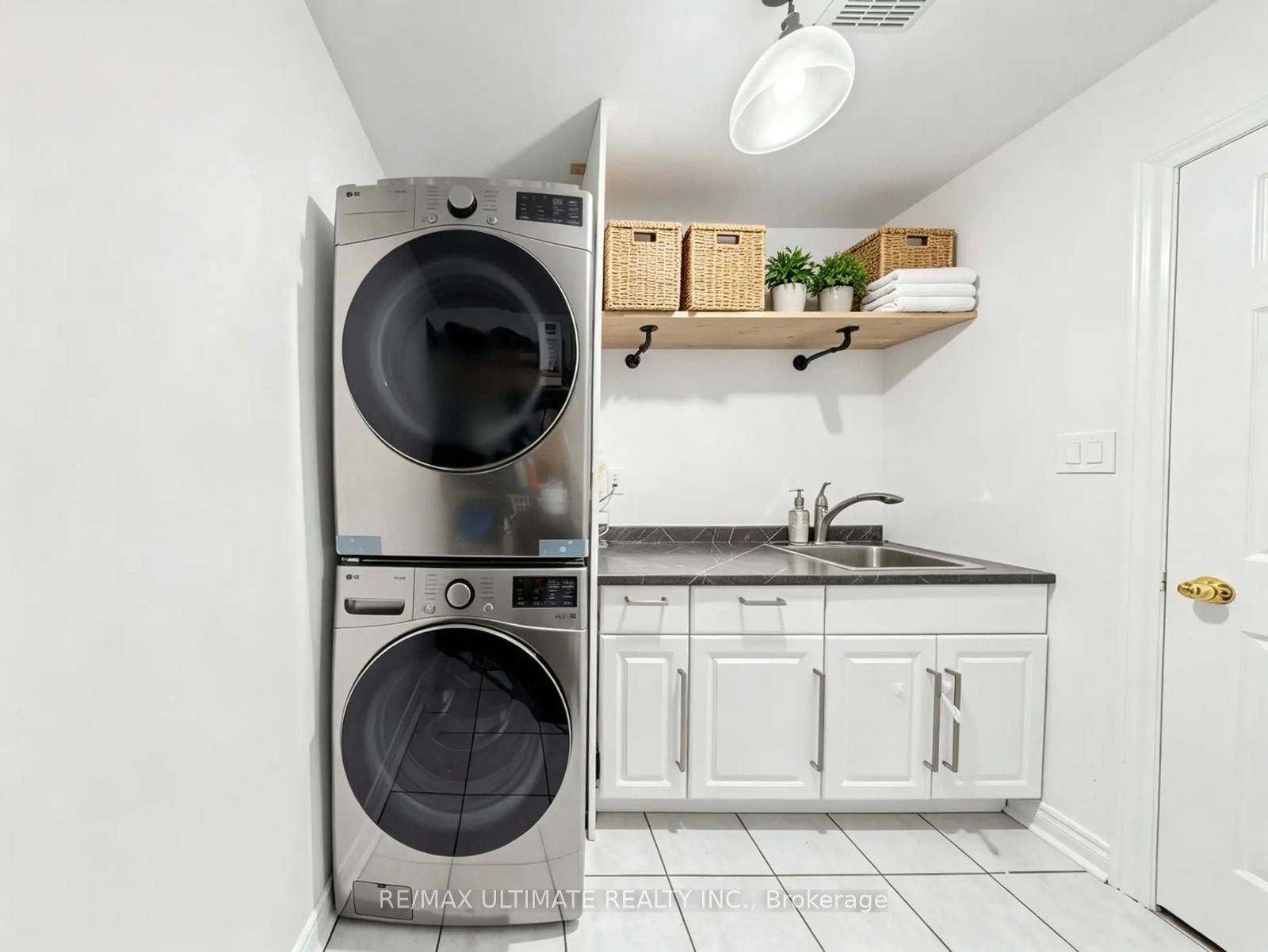 131 Foxchase Avenue Property Photo 12