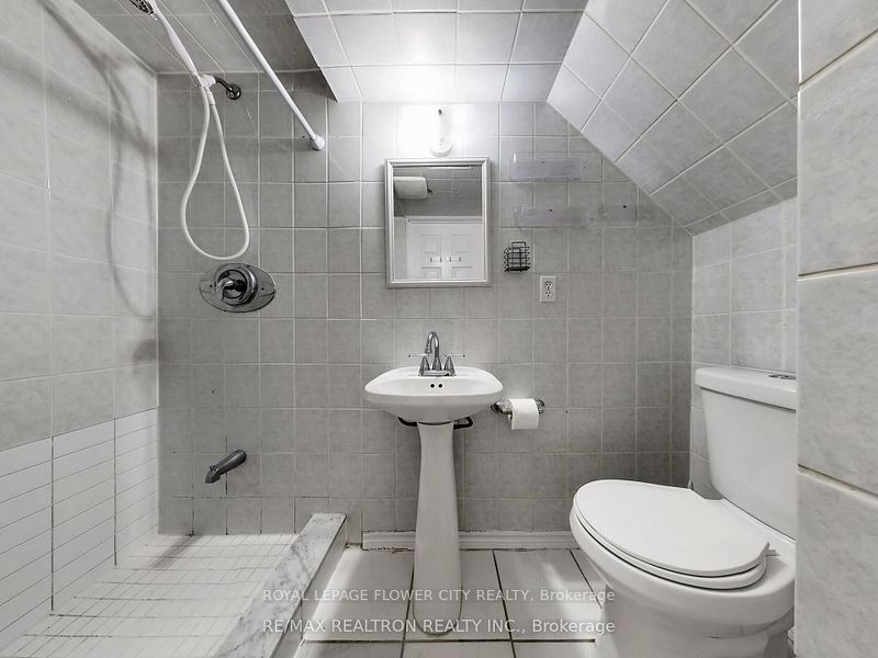 60 Colombo Crescent Basement Property Photo 9
