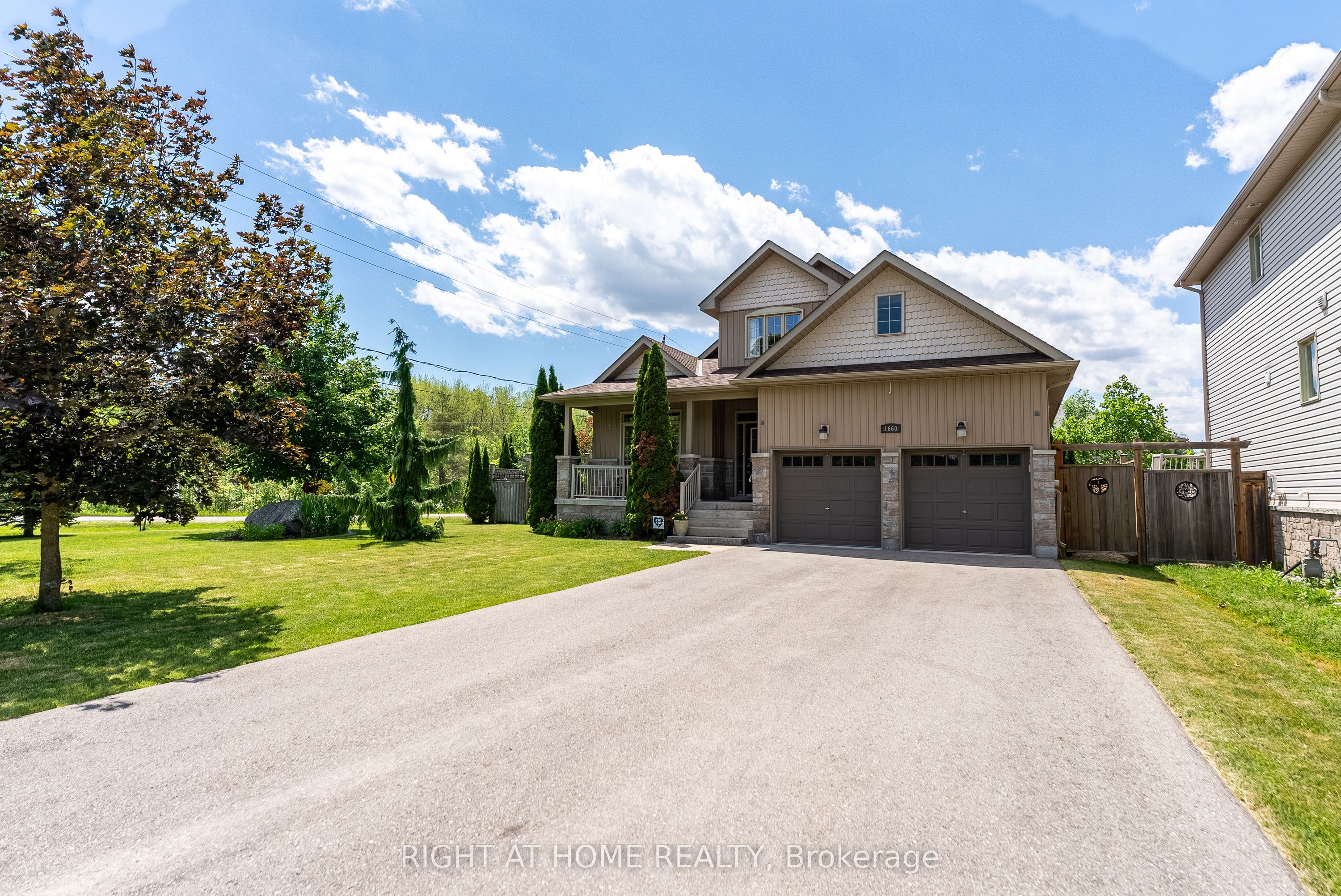 1660 Moyer Avenue Property Photo 1