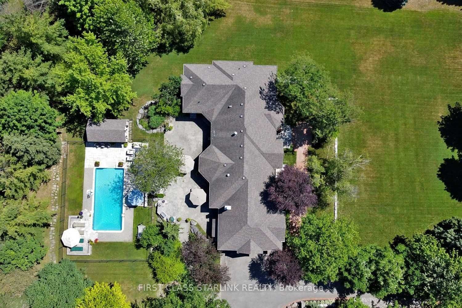 38 Kensington Drive Property Photo 2