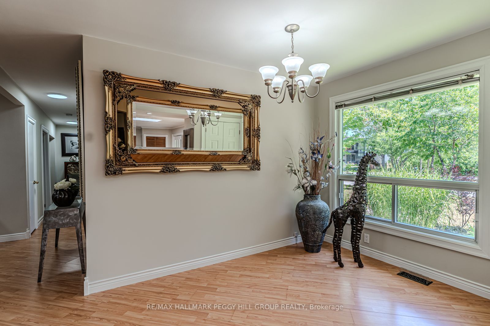 2582 Leonard Street Property Photo 8