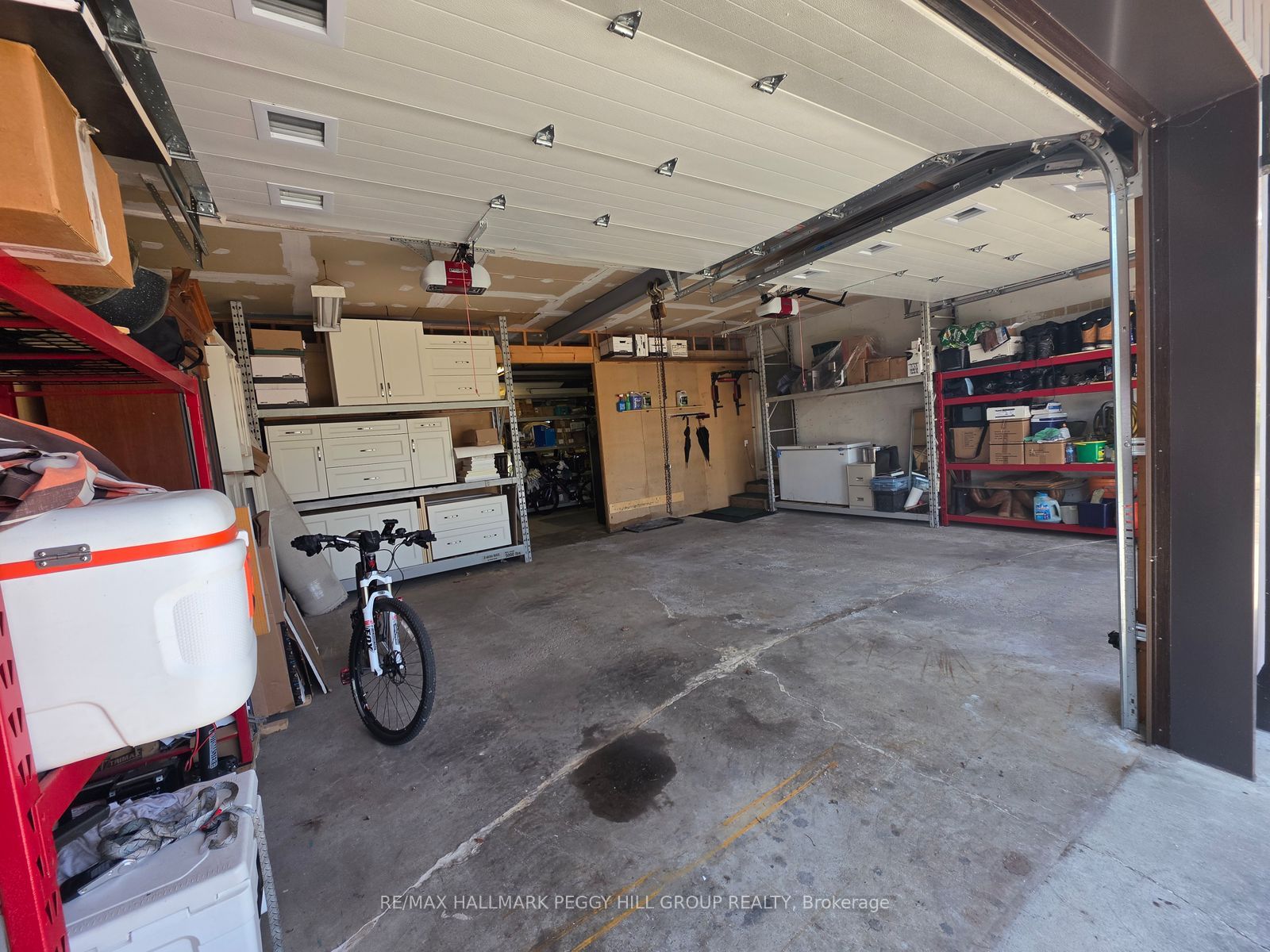 2582 Leonard Street Property Photo 23