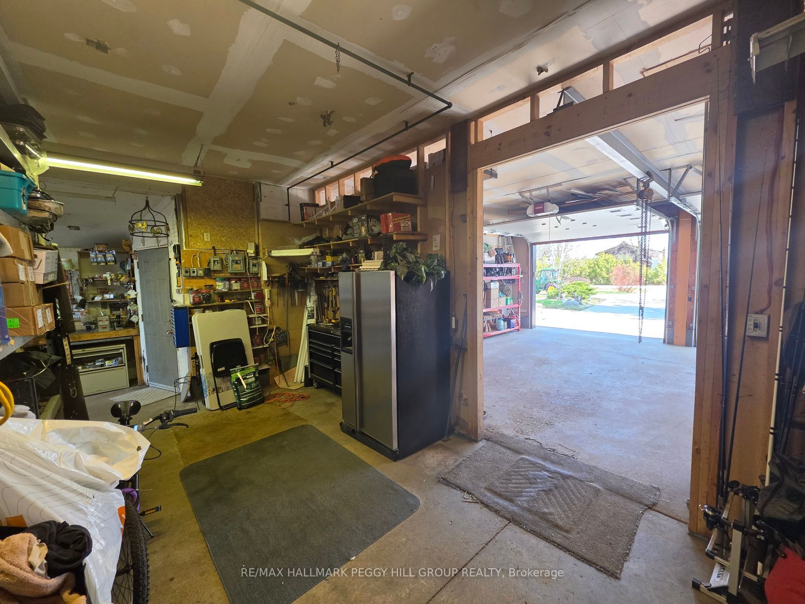 2582 Leonard Street Property Photo 24