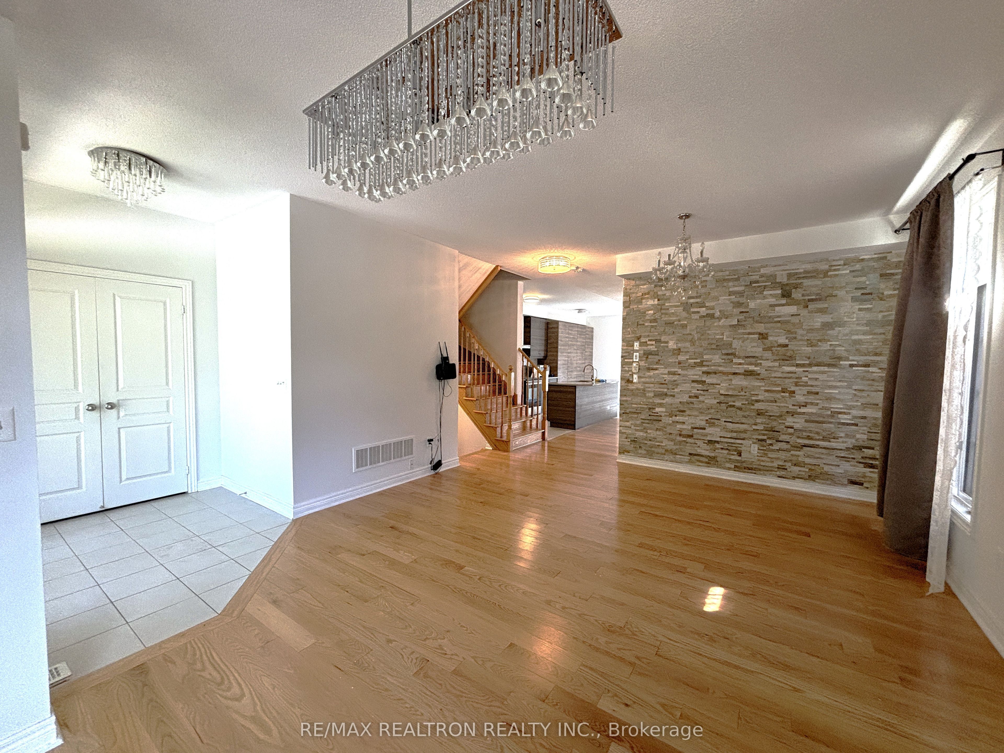 511 William Forster Road Property Photo 3