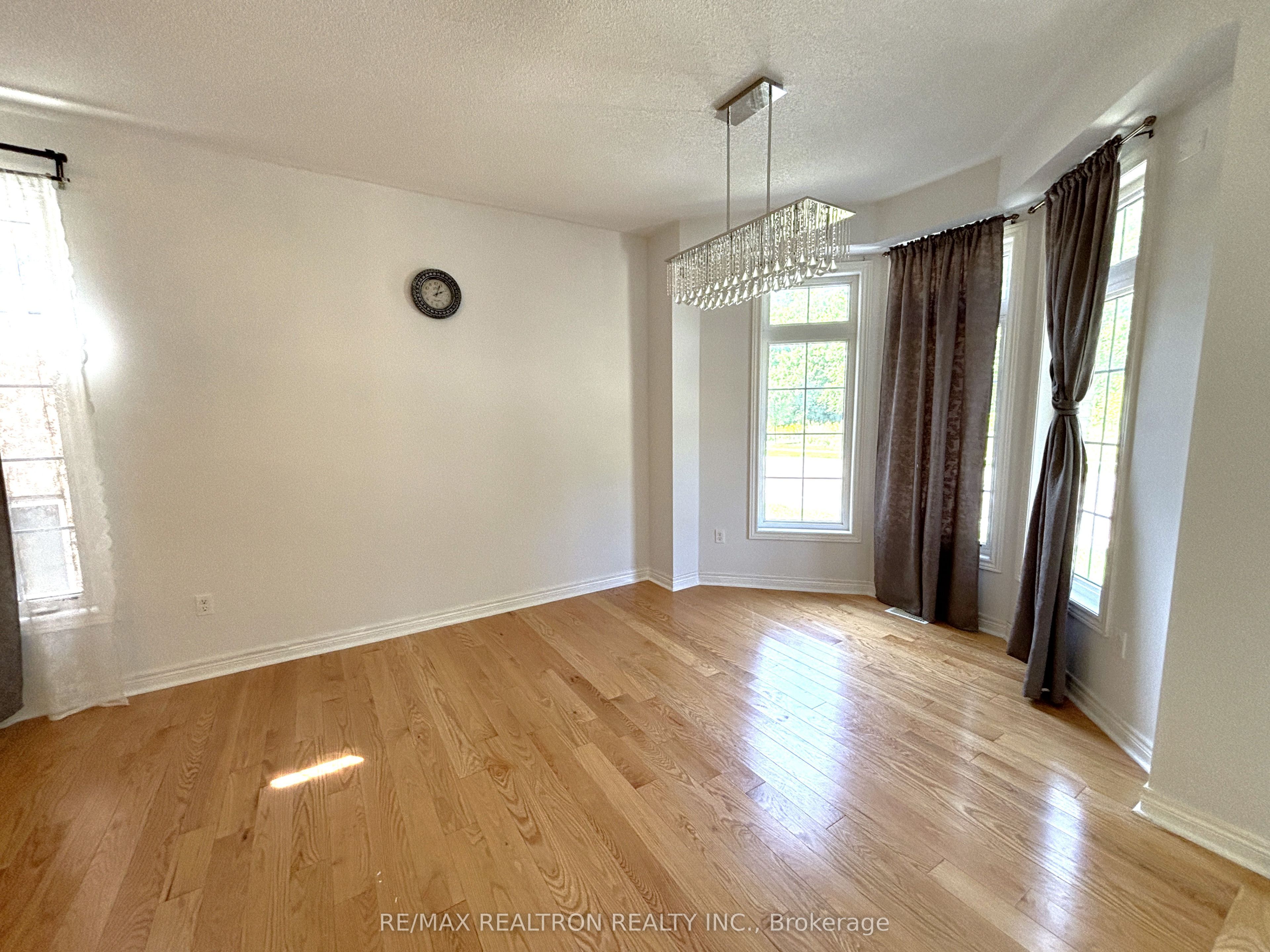 511 William Forster Road Property Photo 4
