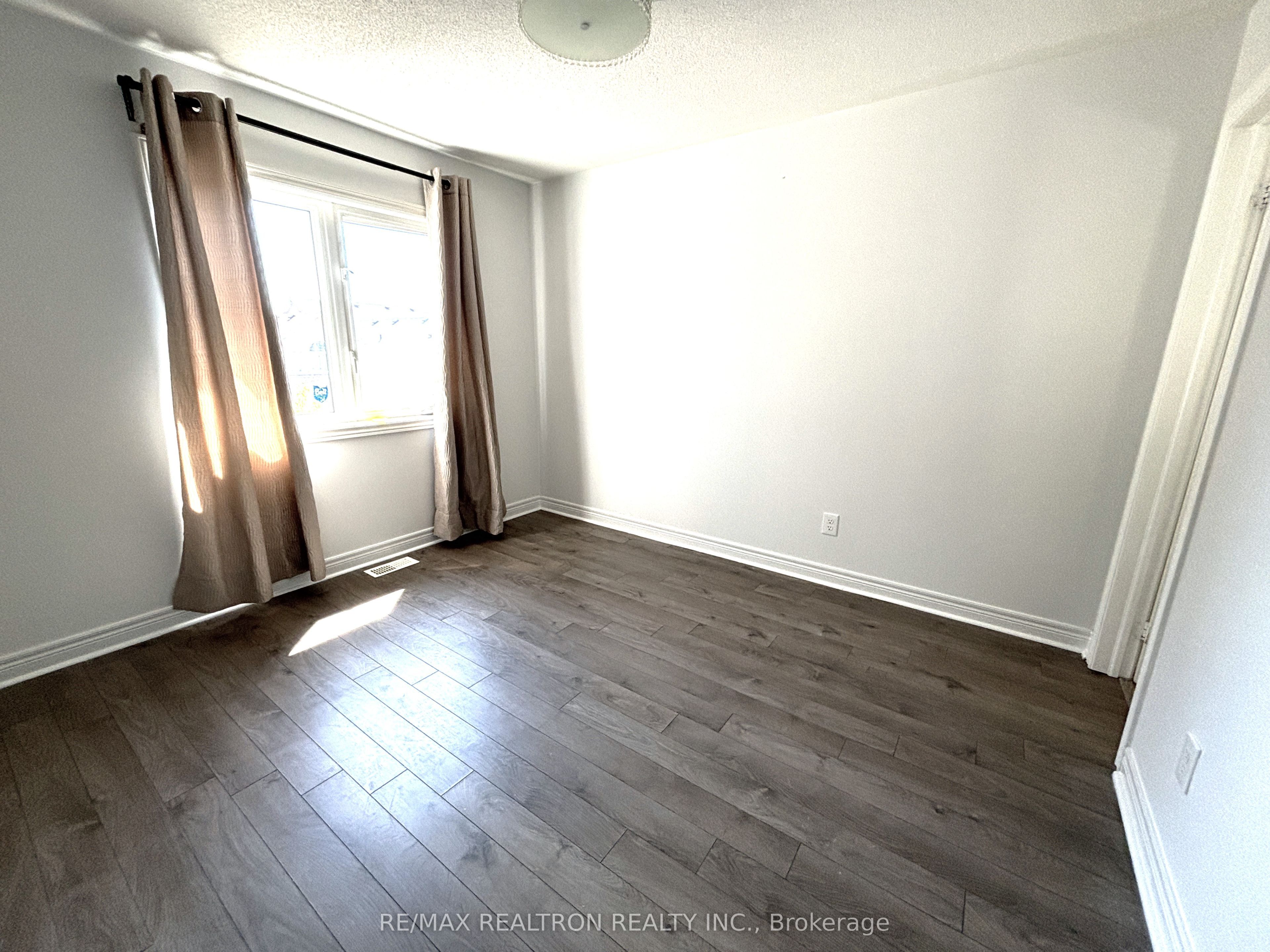 511 William Forster Road Property Photo 24