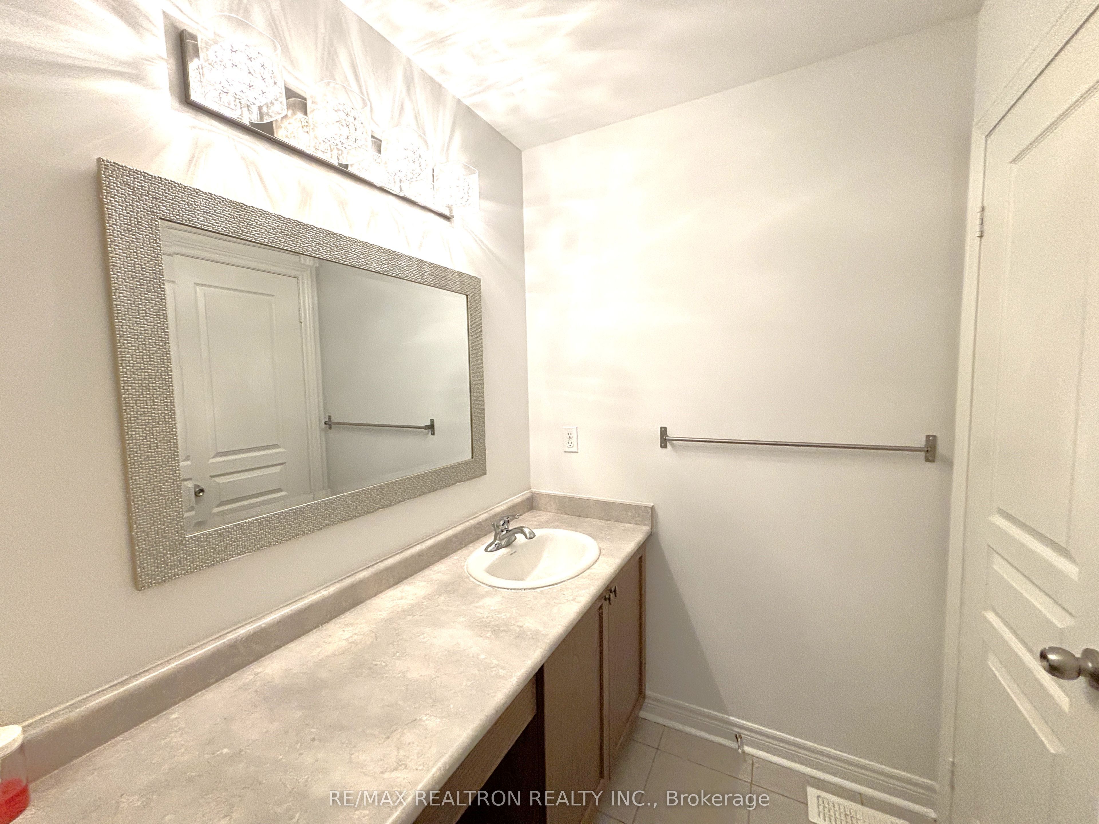 511 William Forster Road Property Photo 32
