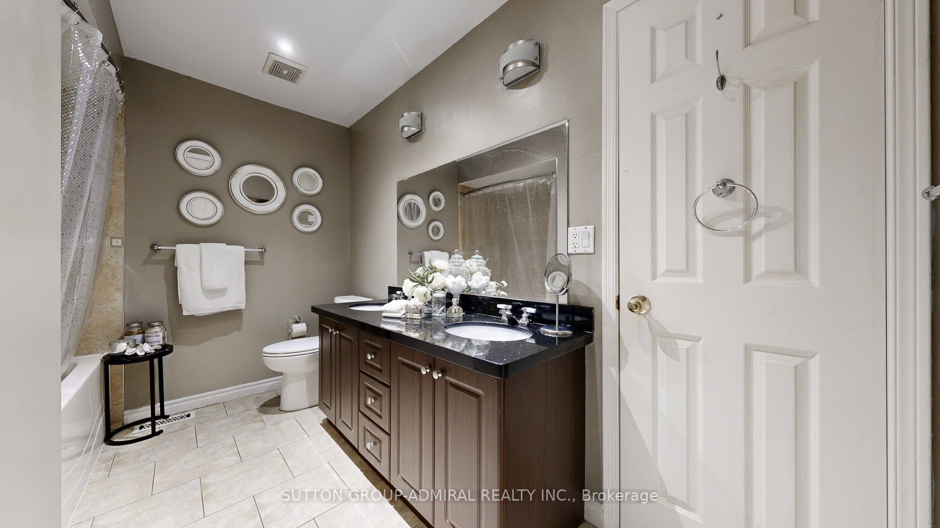 19 Backus Court Property Photo 16