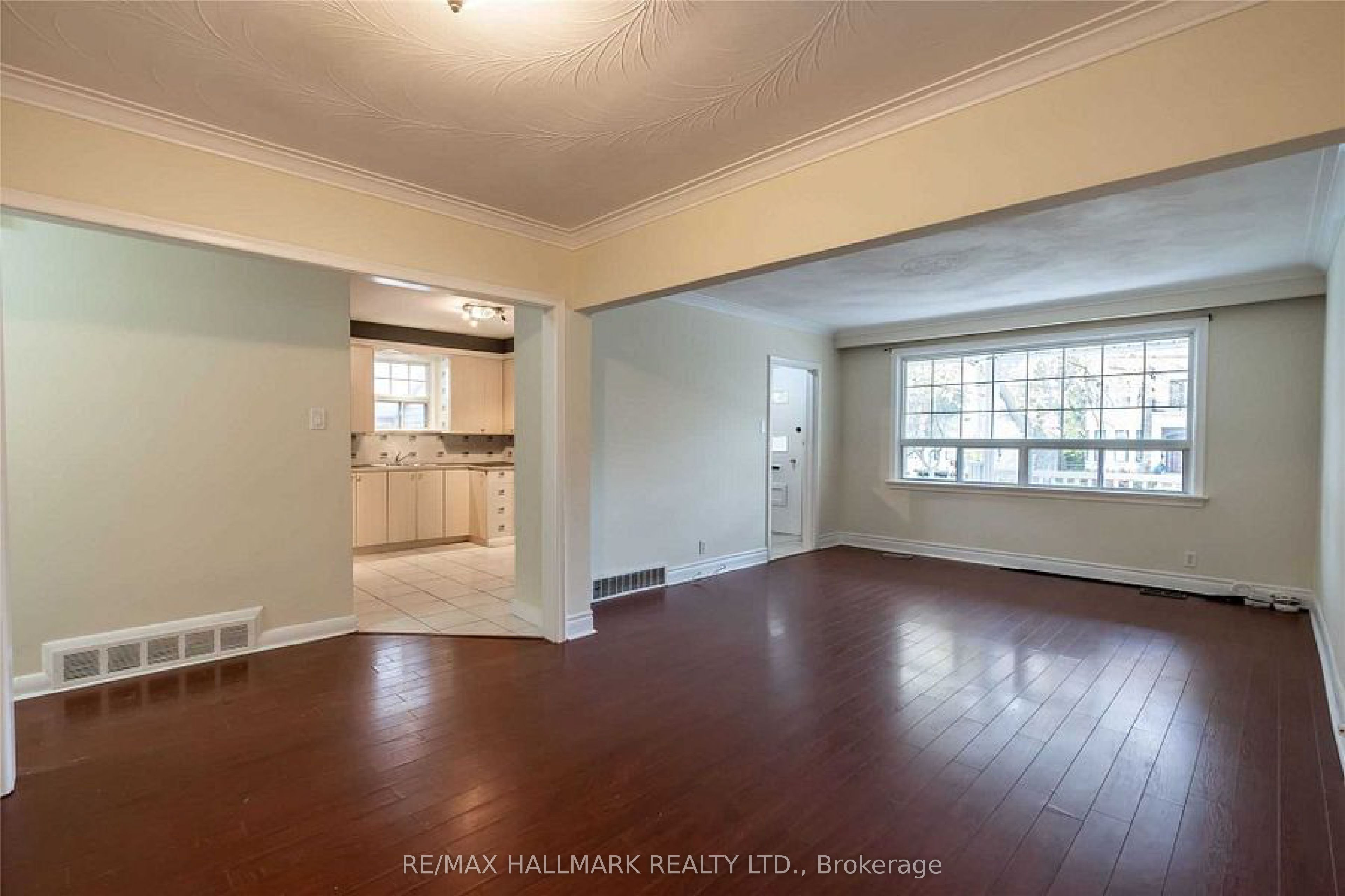 226 Lawrence Avenue Property Photo 4