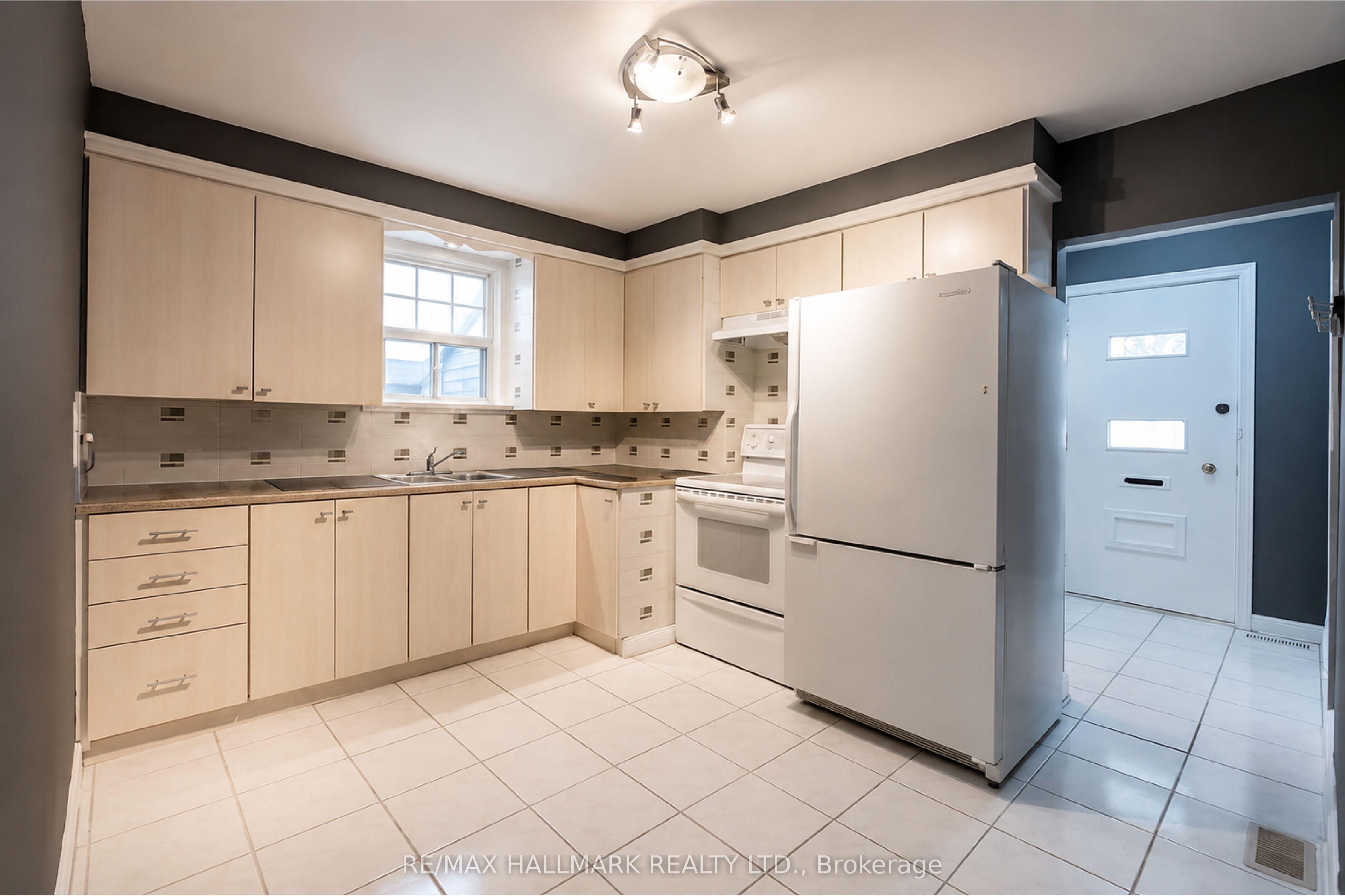 226 Lawrence Avenue Property Photo 8