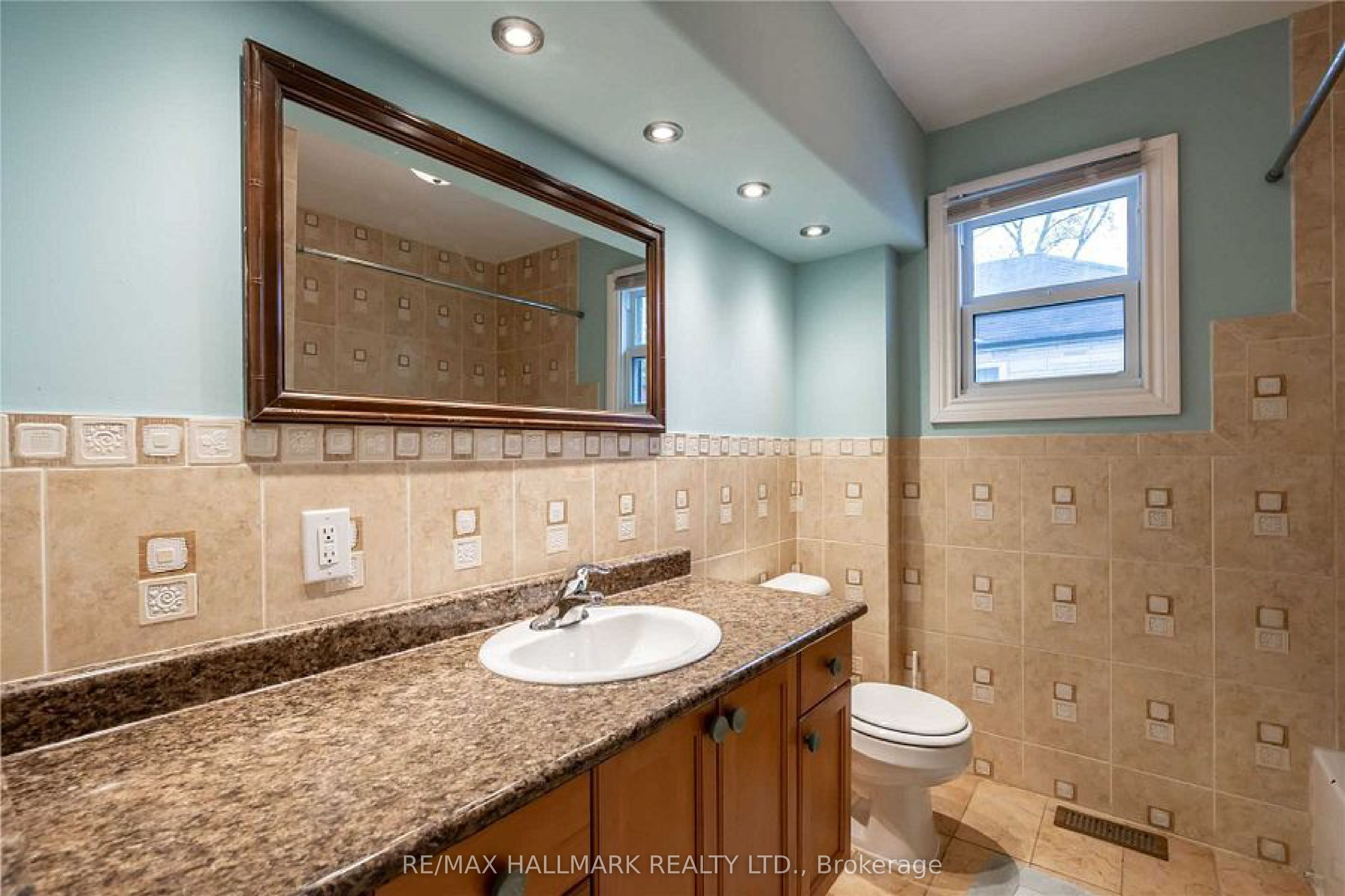 226 Lawrence Avenue Property Photo 15