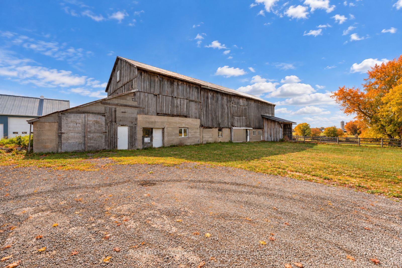 8464 6th Line Property Photo 3