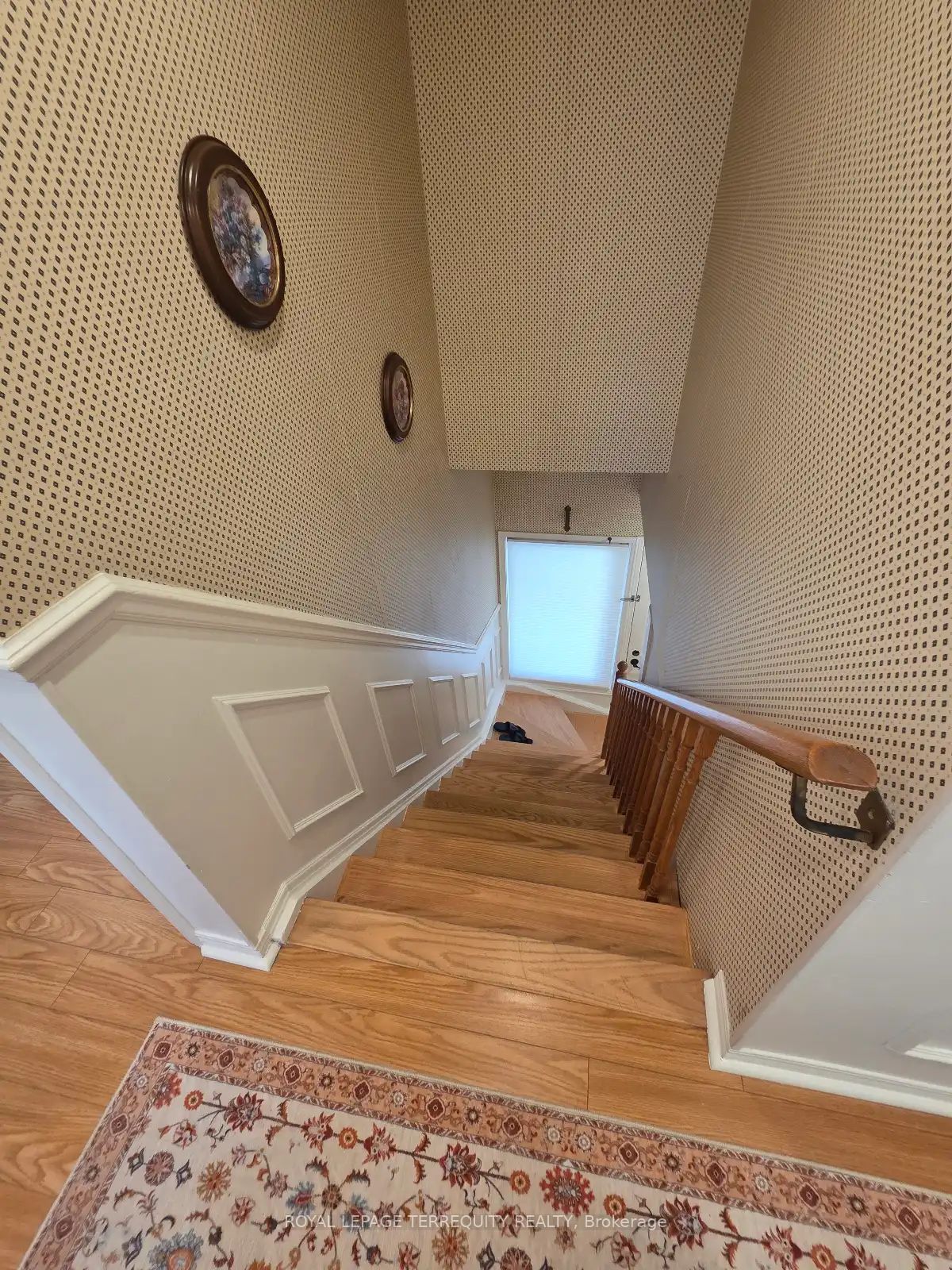 309 Harewood Boulevard Upper Property Photo 4