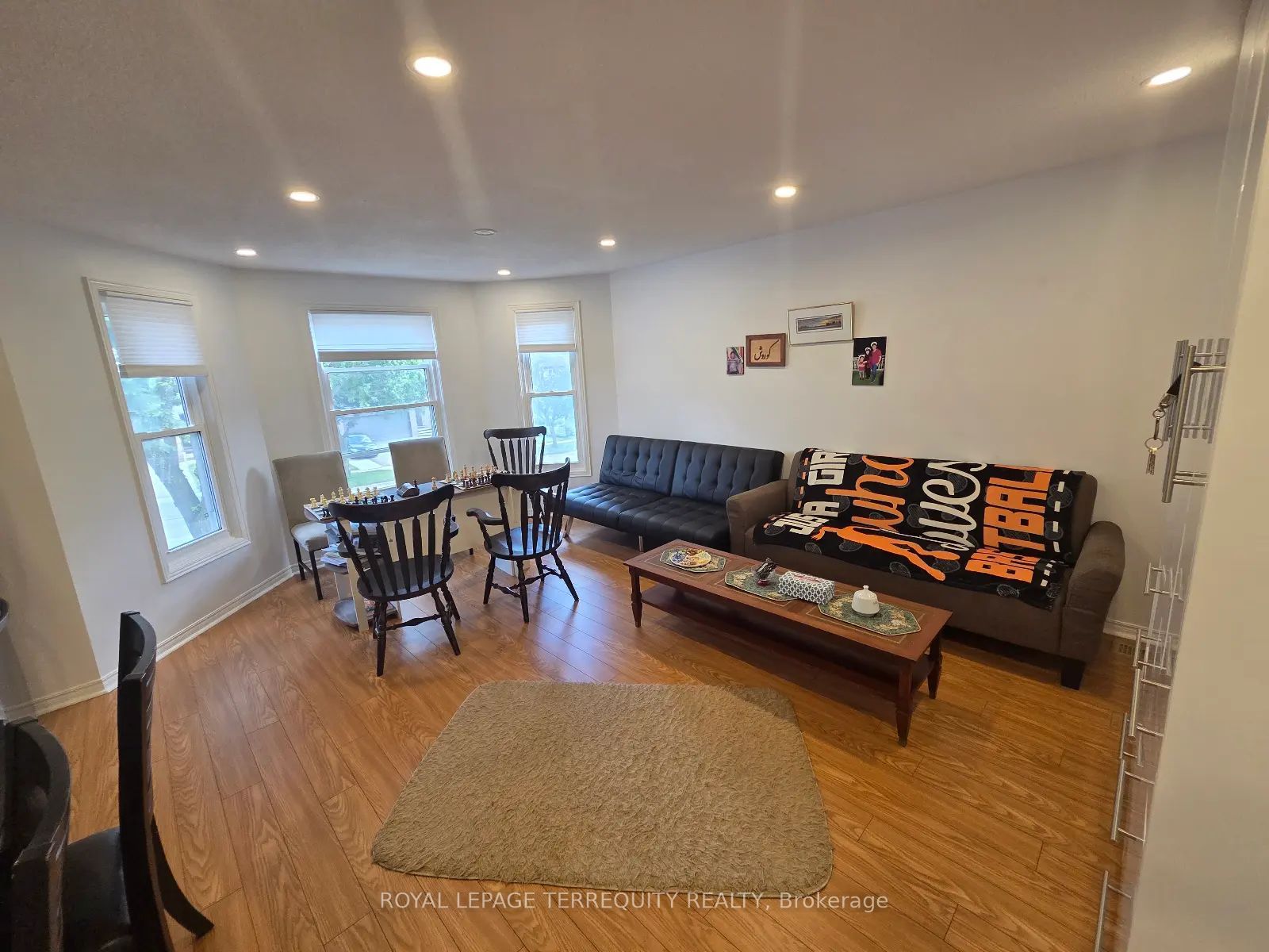 309 Harewood Boulevard Upper Property Photo 5