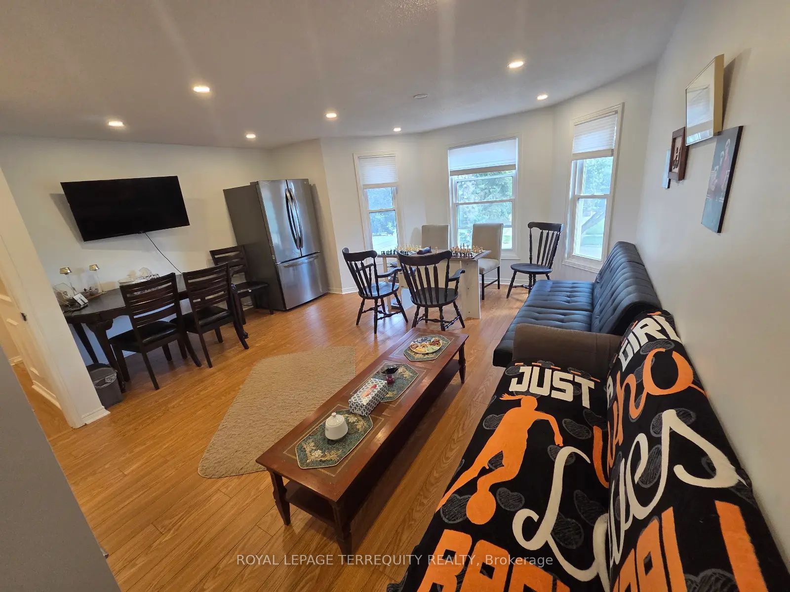 309 Harewood Boulevard Upper Property Photo 6