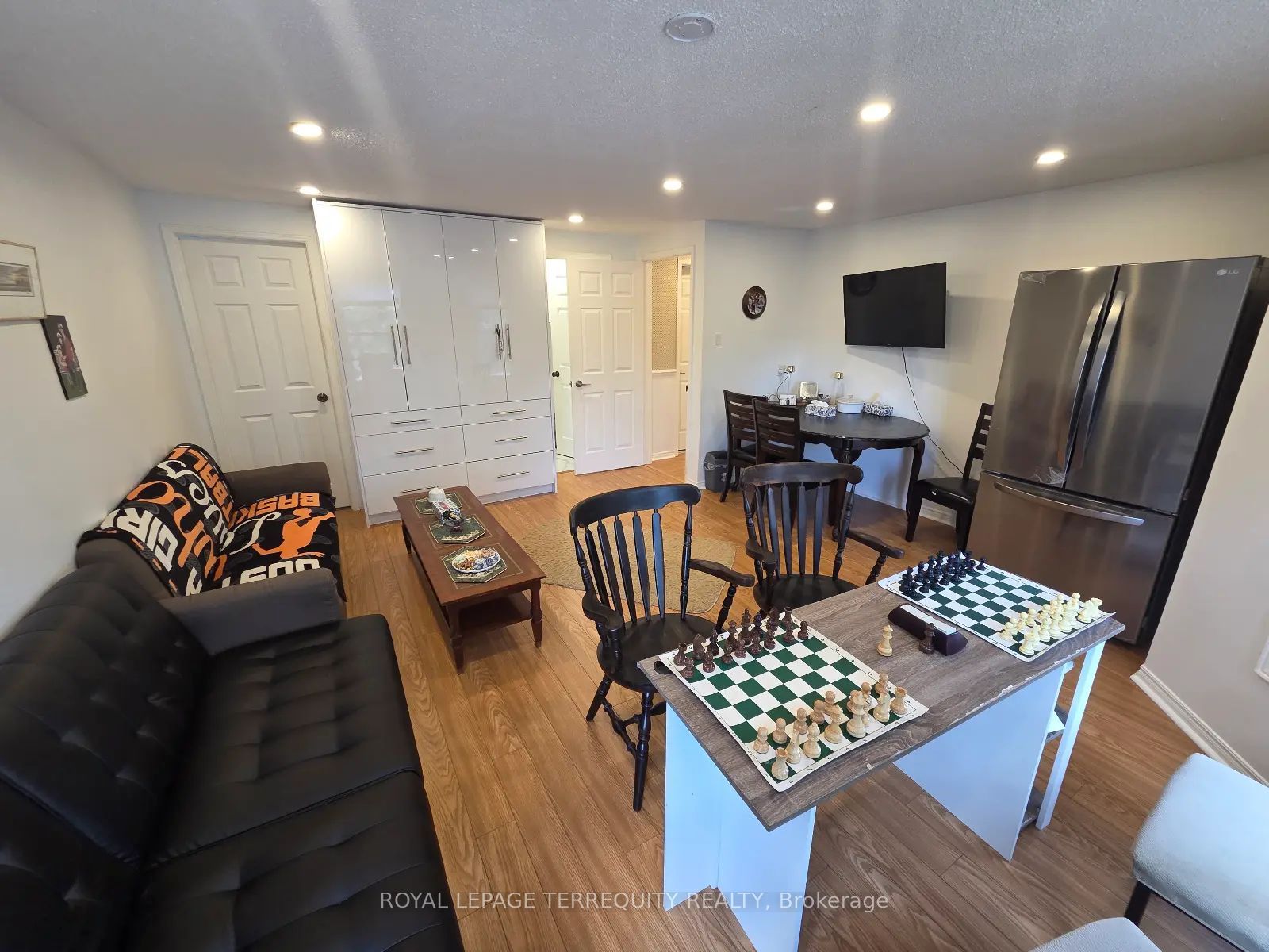 309 Harewood Boulevard Upper Property Photo 7