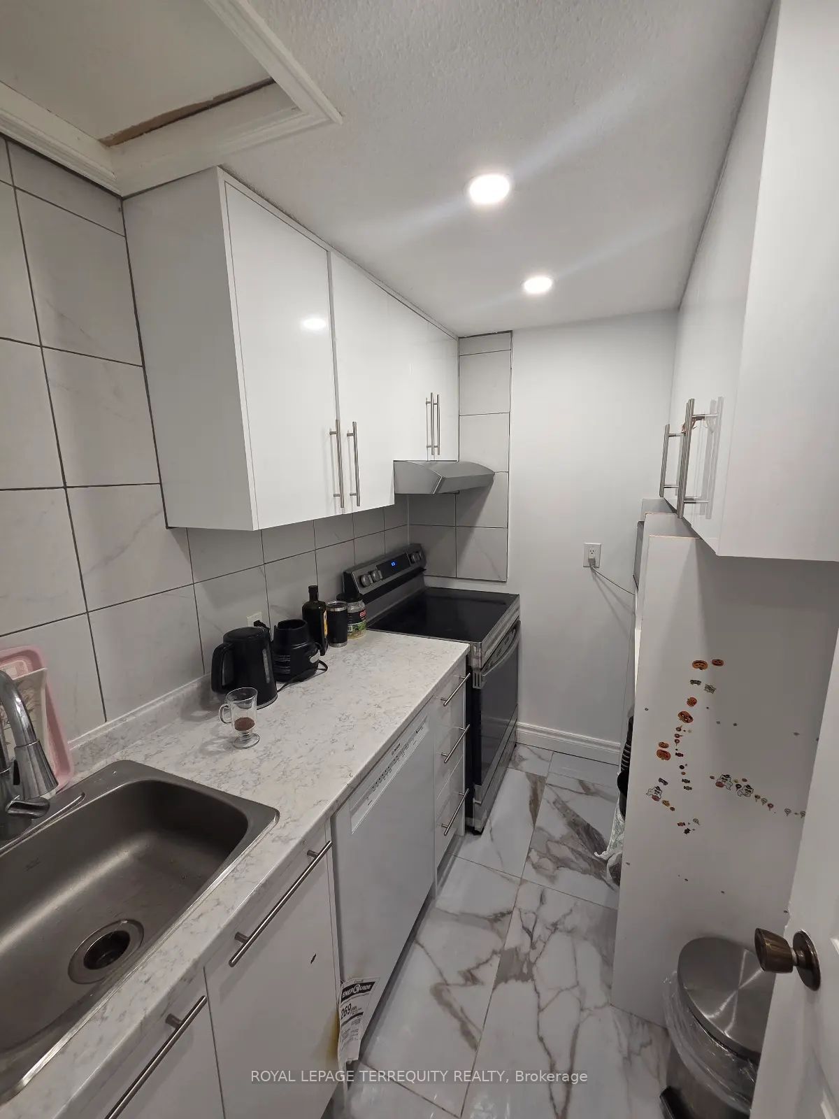 309 Harewood Boulevard Upper Property Photo 8