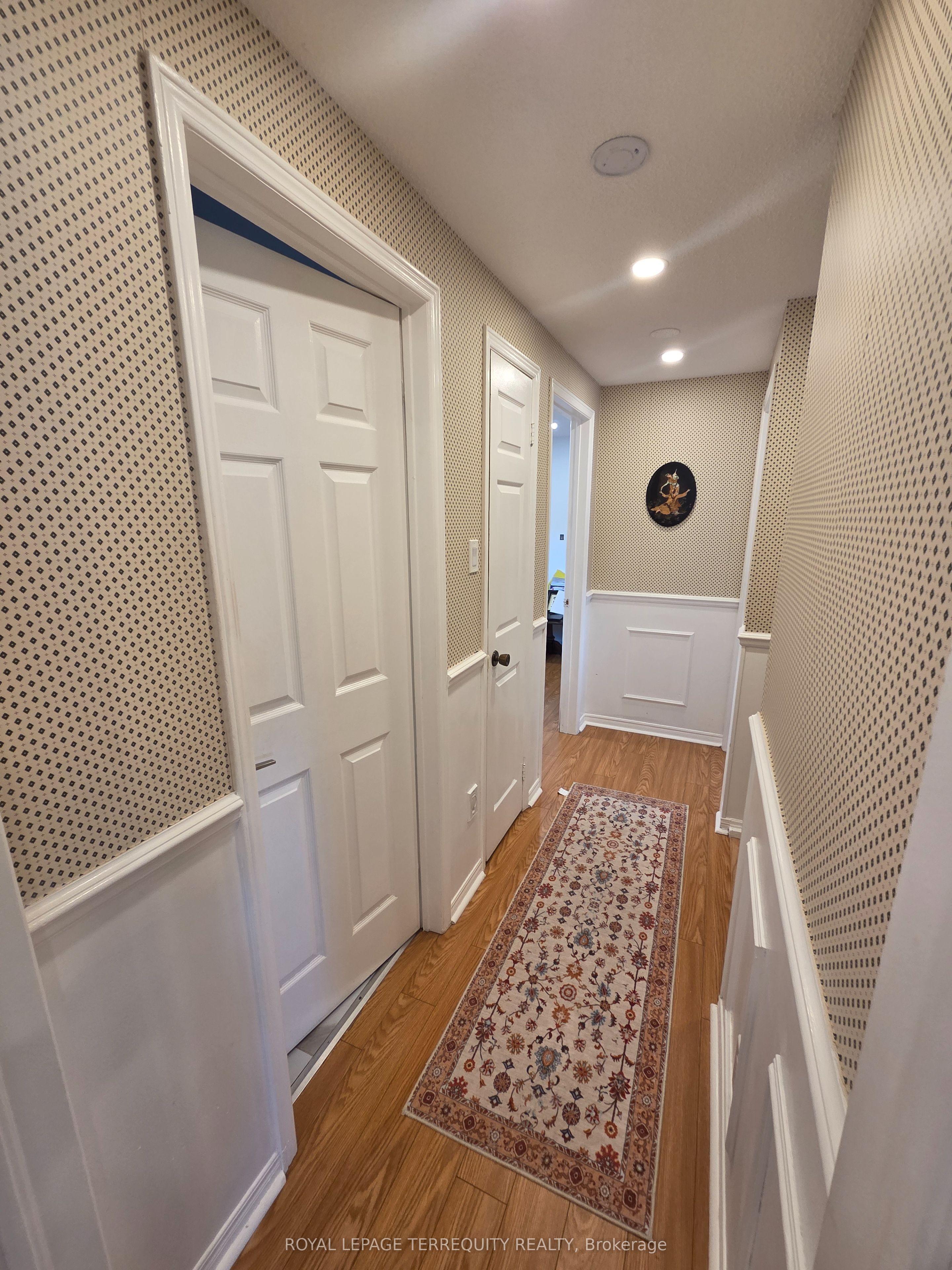 309 Harewood Boulevard Upper Property Photo 11