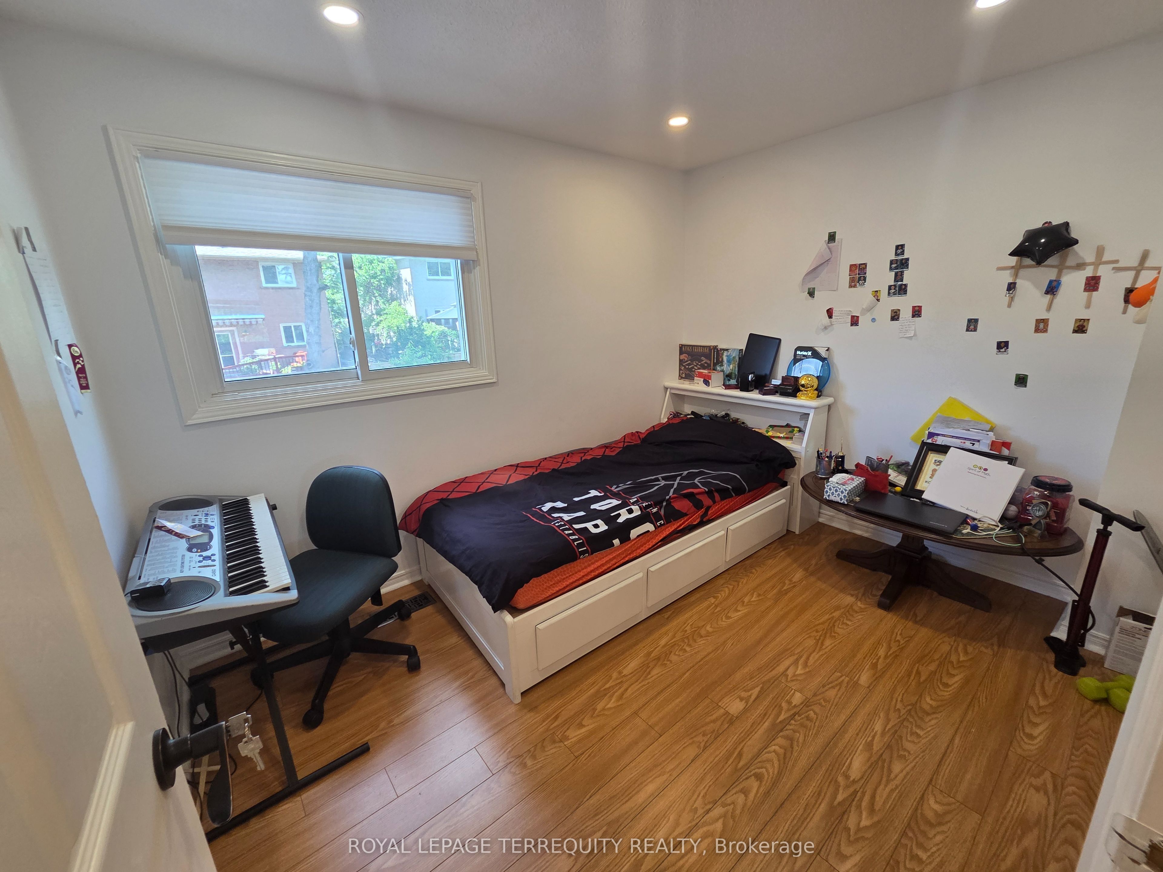 309 Harewood Boulevard Upper Property Photo 14