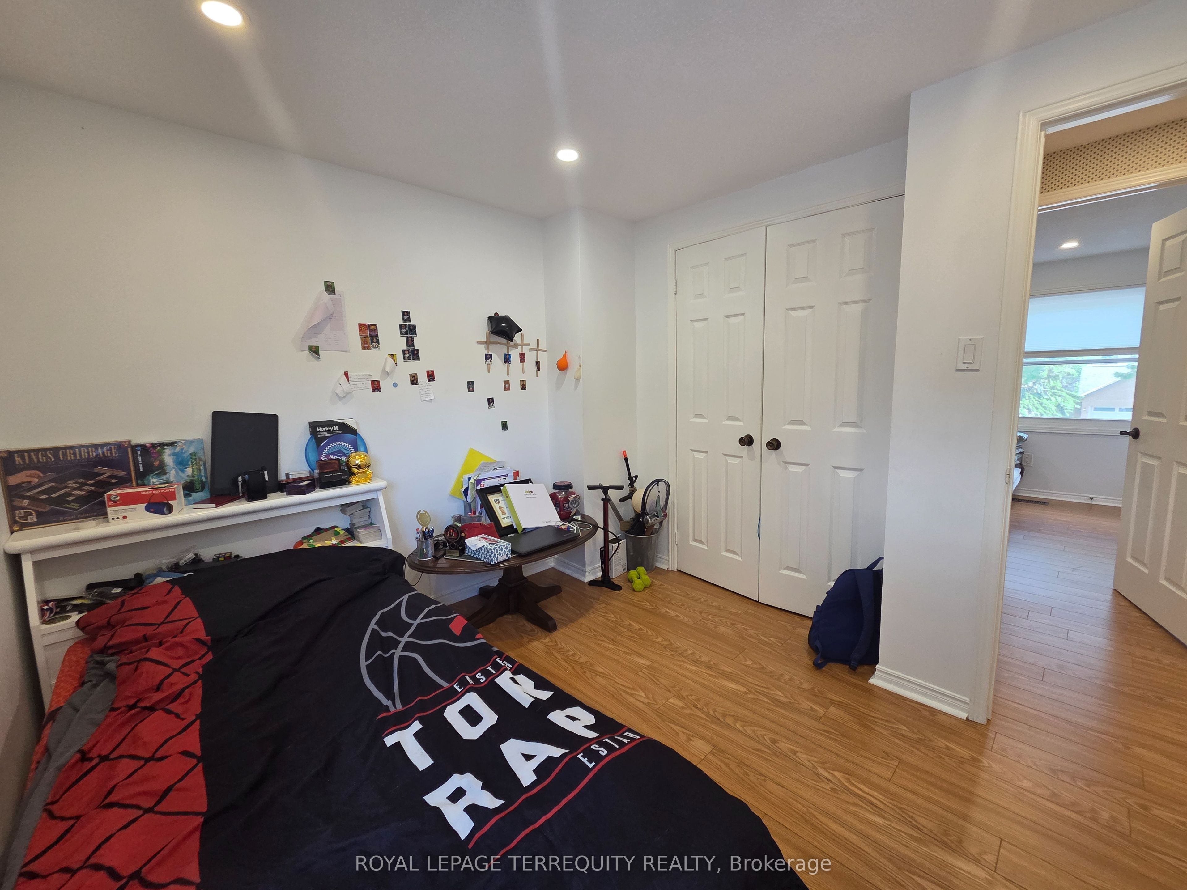 309 Harewood Boulevard Upper Property Photo 15