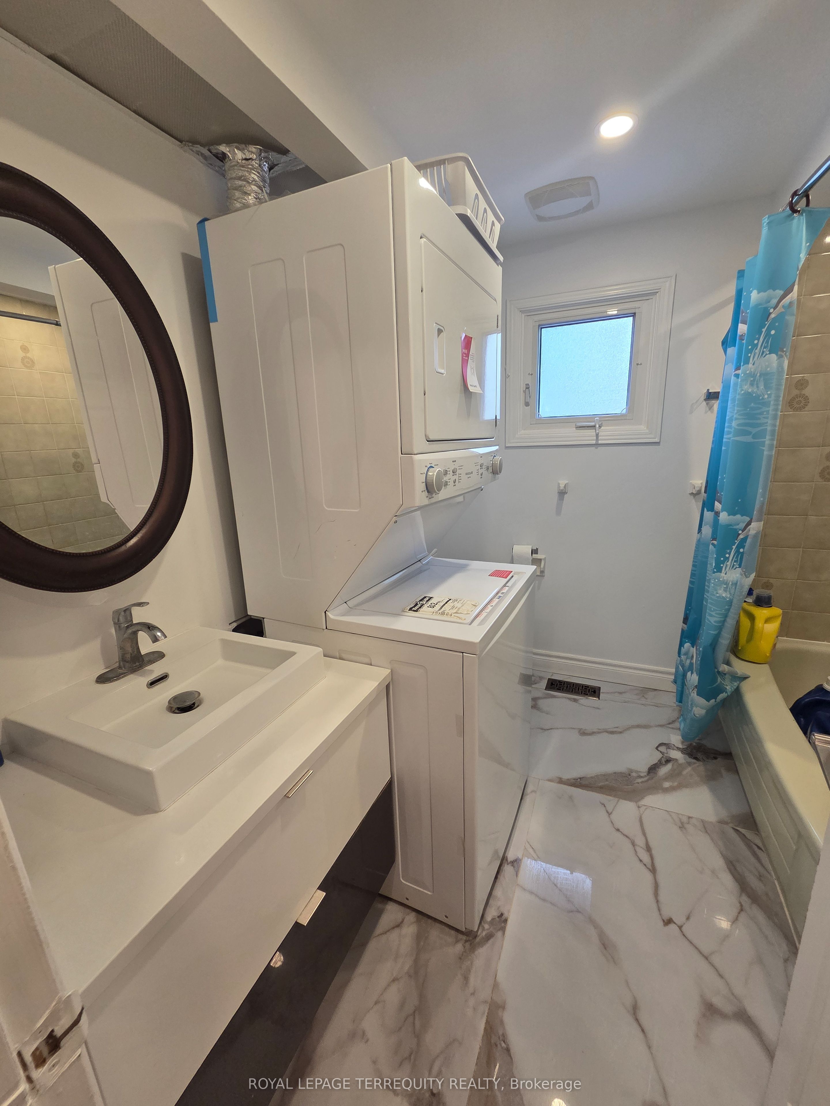 309 Harewood Boulevard Upper Property Photo 16