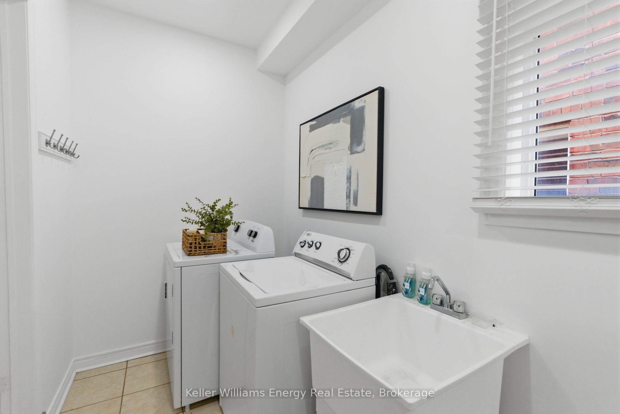338 Dowson Loop Property Photo 22