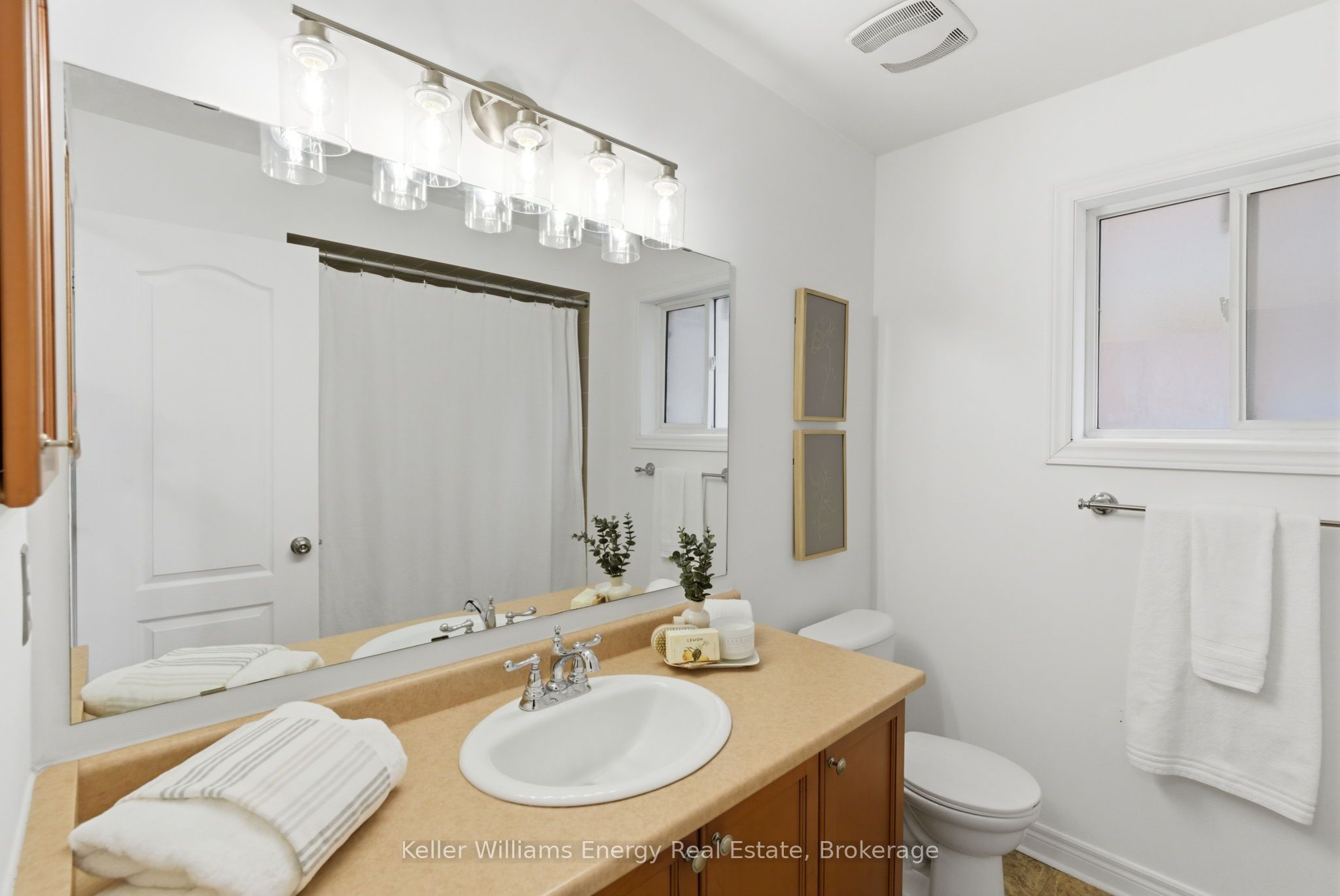 338 Dowson Loop Property Photo 38